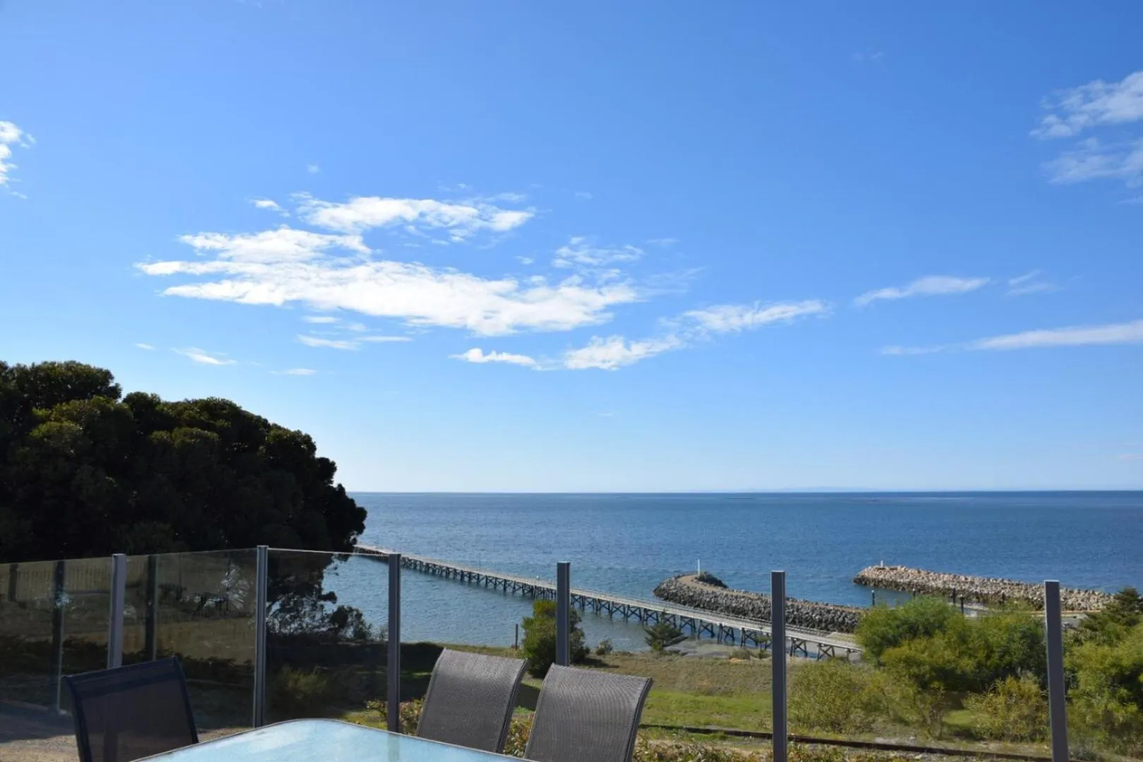Inner courtyard view in Stansbury Holiday Motel