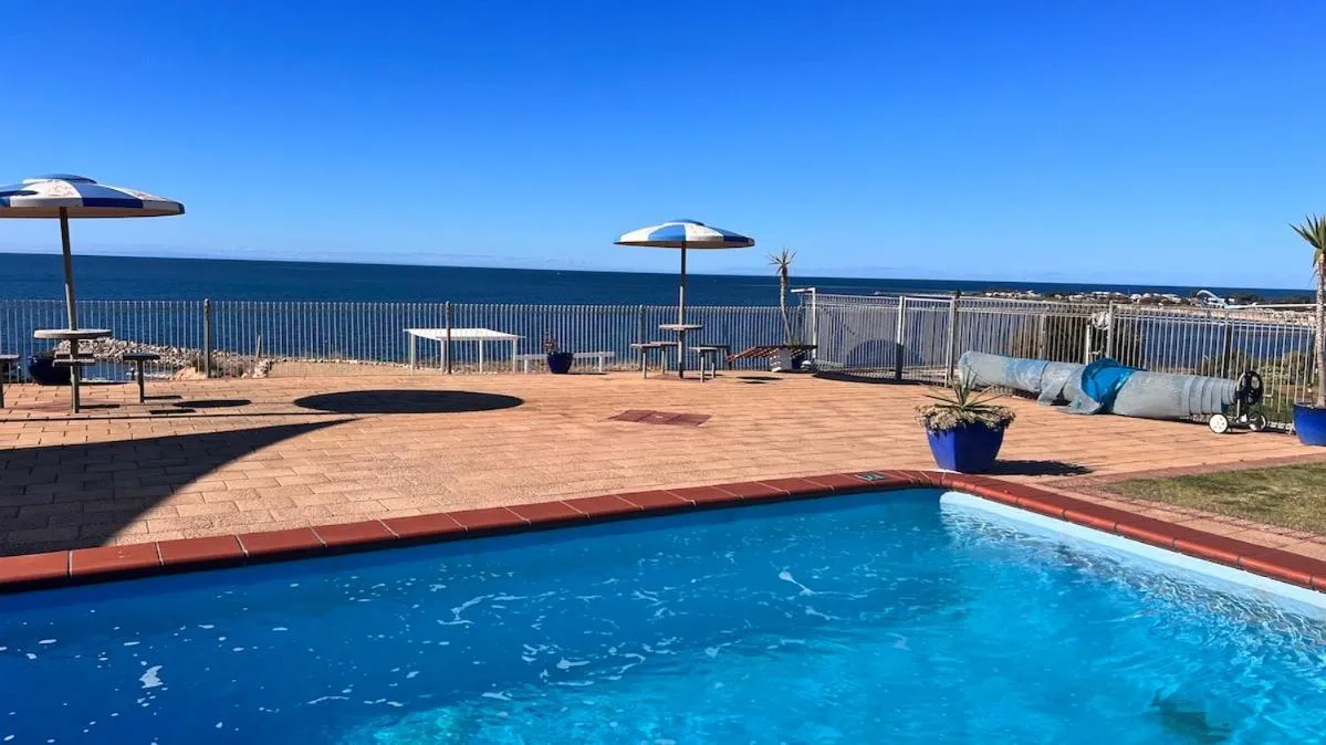 Swimming pool in Stansbury Holiday Motel