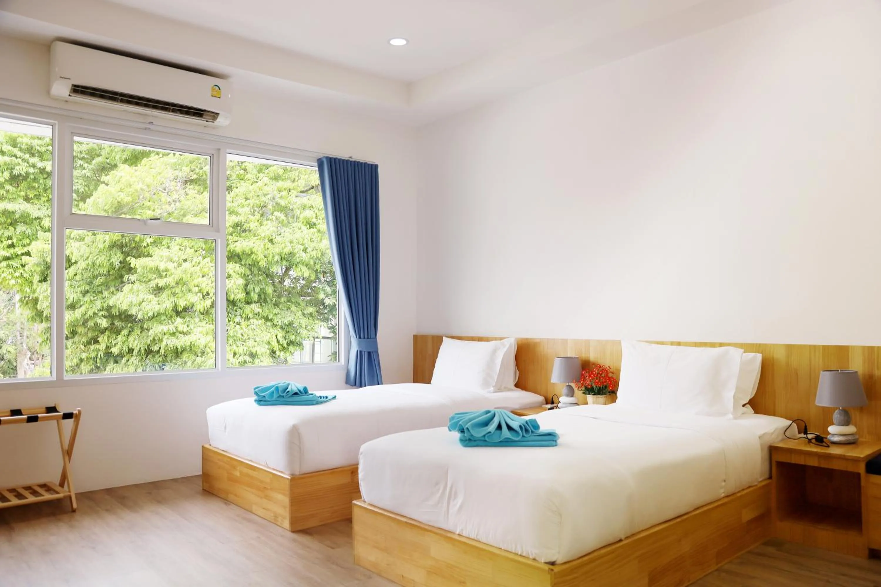 Budget Twin Room in Ibiza Beach Club Koh Tao