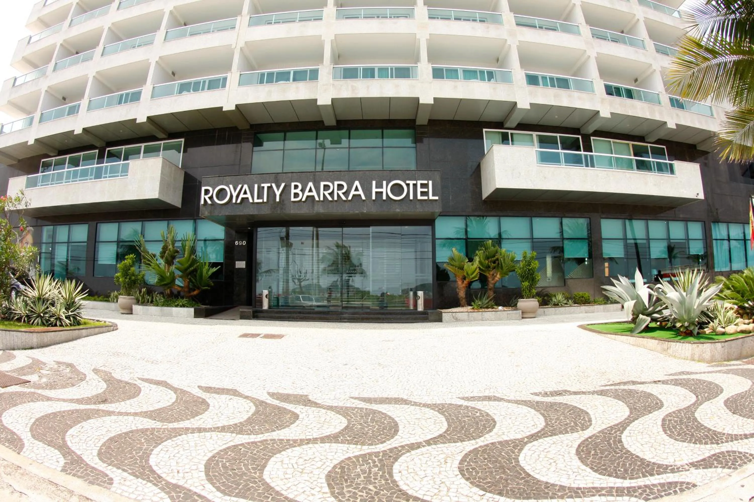 Facade/entrance in Royalty Barra Hotel