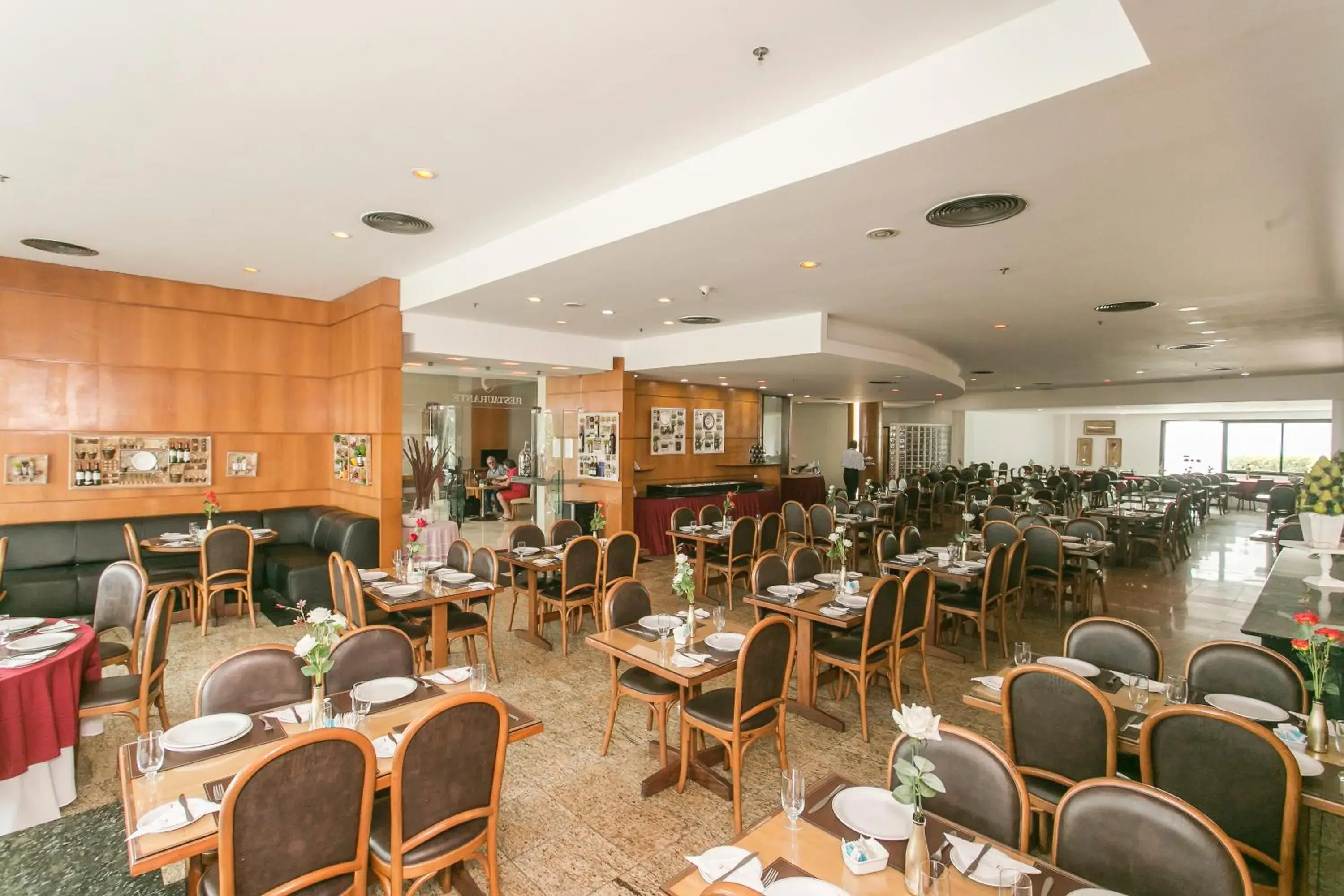 Restaurant/places to eat in Royalty Barra Hotel Restaurant/places to eat in Royalty Barra Hotel