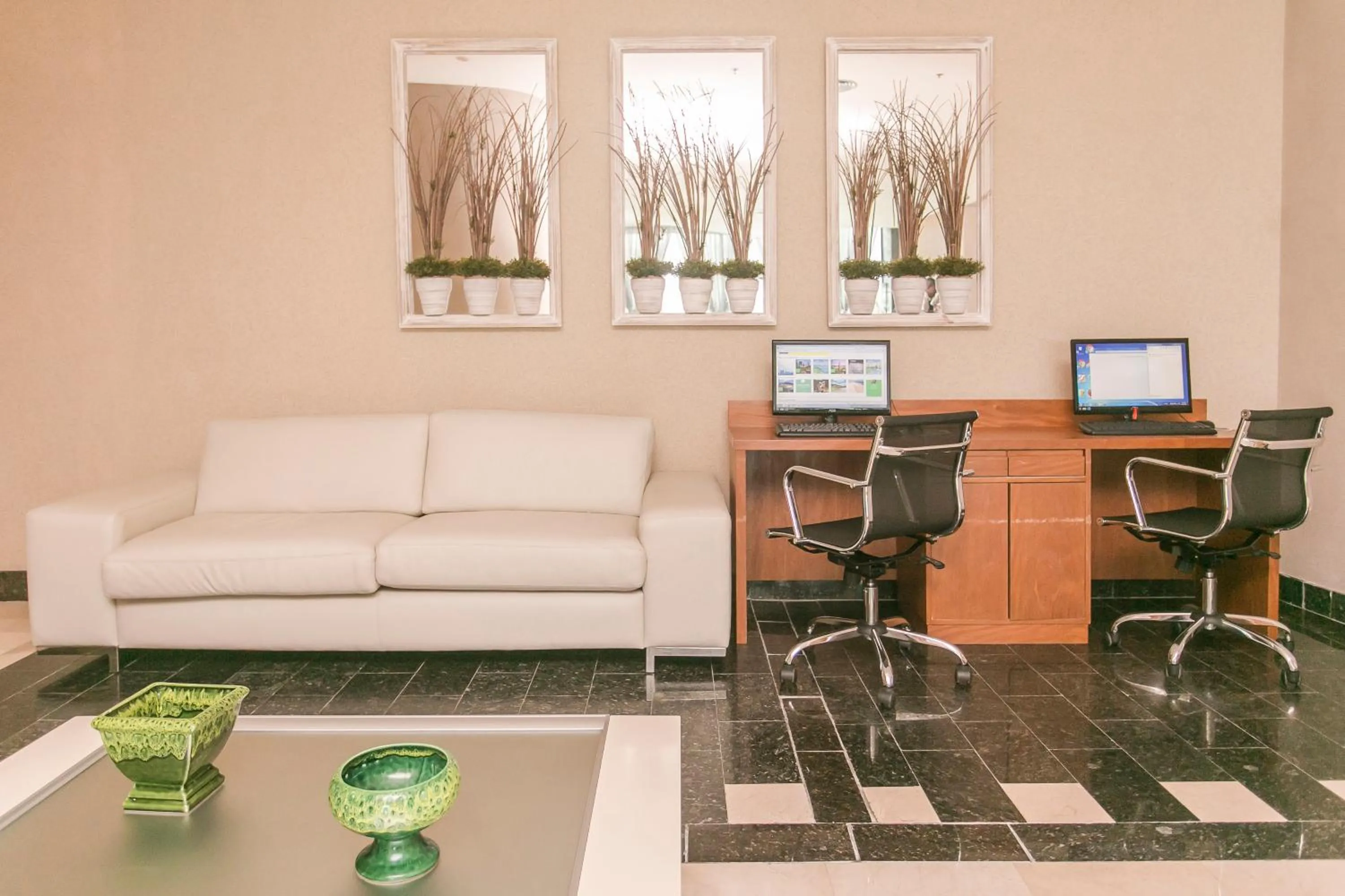 Business facilities in Royalty Barra Hotel