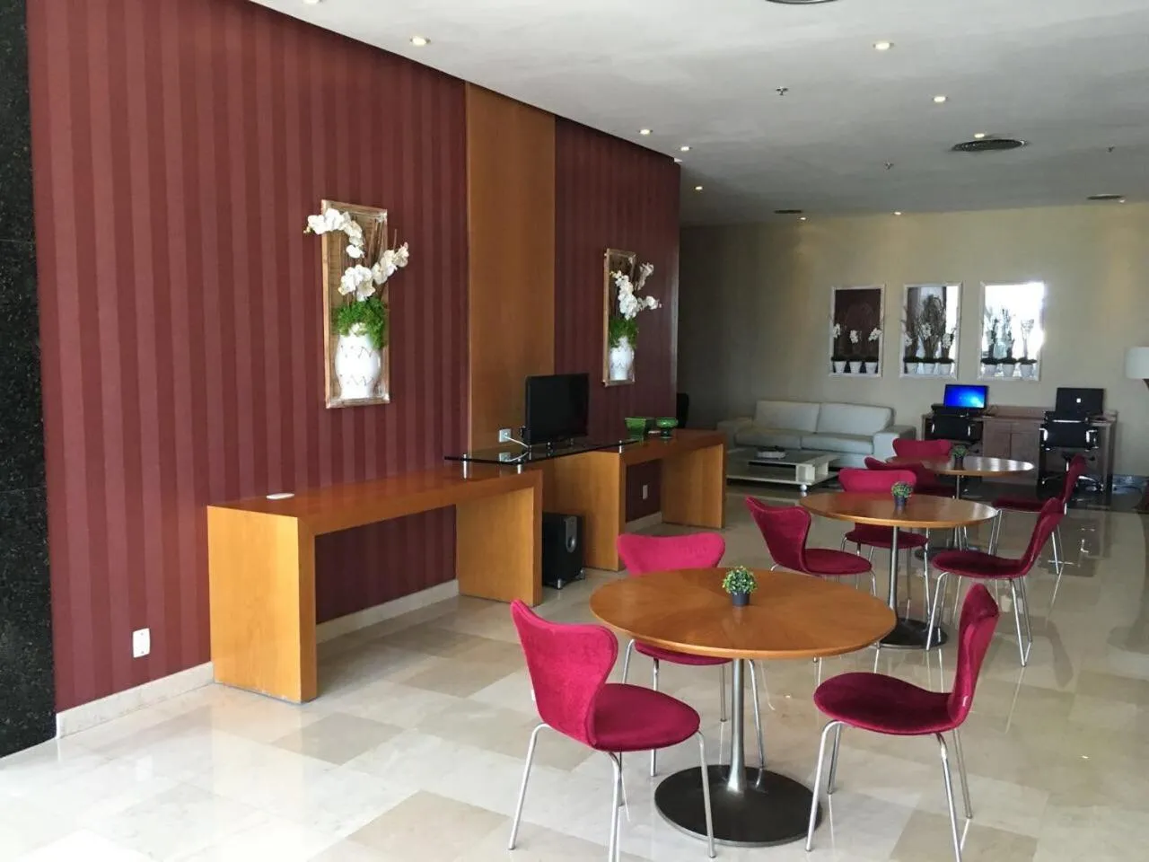 Lounge or bar in Royalty Barra Hotel