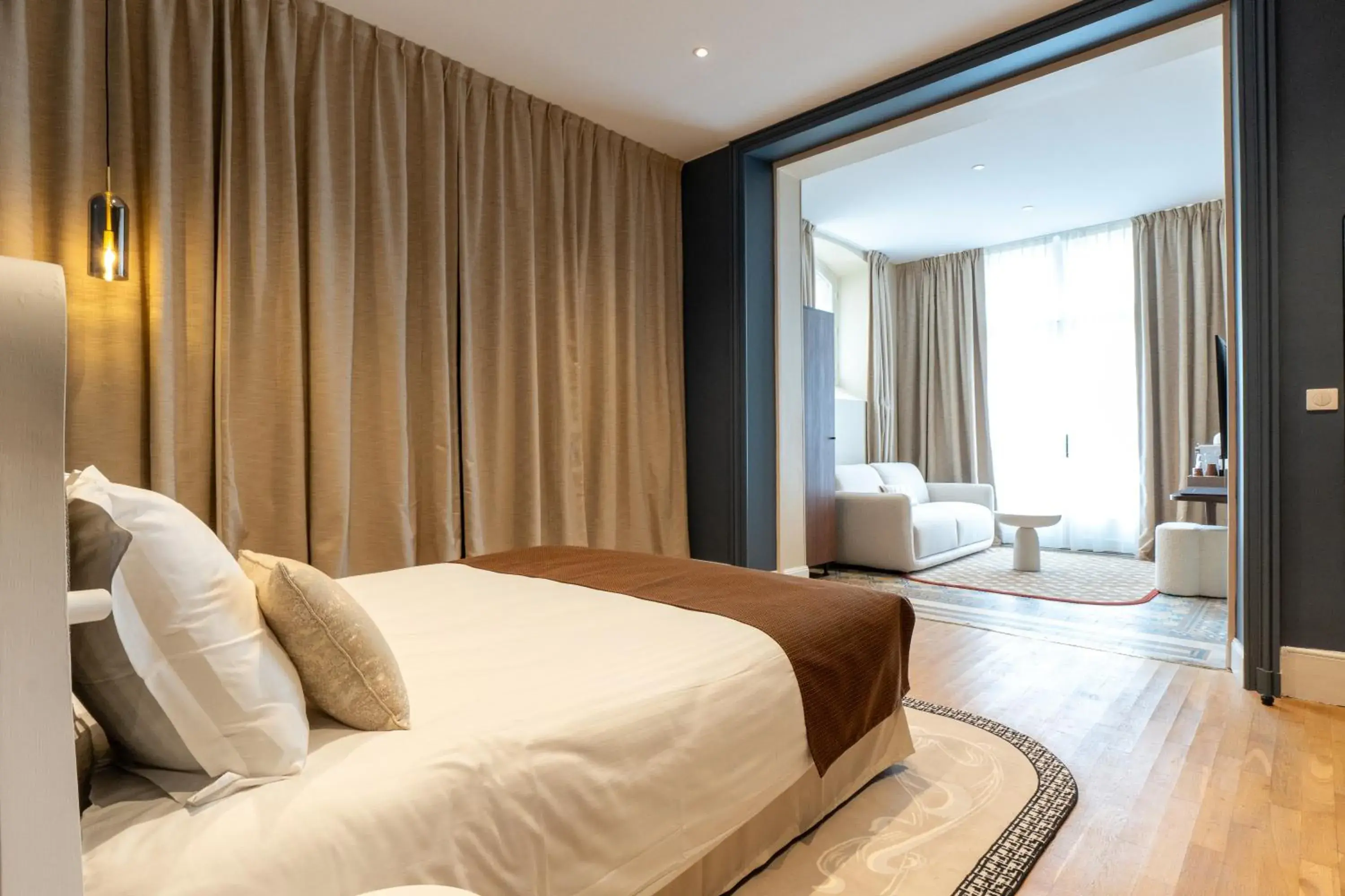 Executive Suite in Hôtel des Arts Executive Suite in Hôtel des Arts