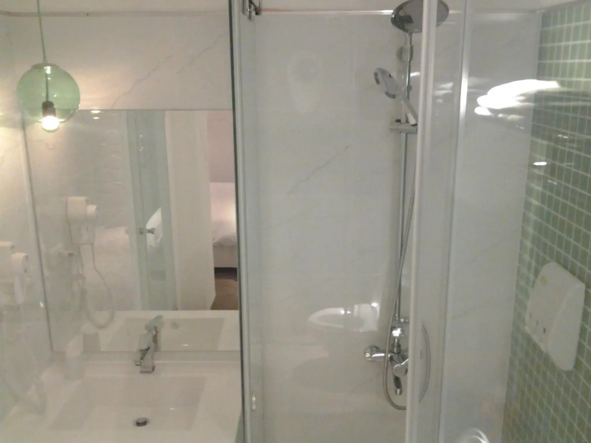 Bathroom in Queens Hotel II Bathroom in Queens Hotel II