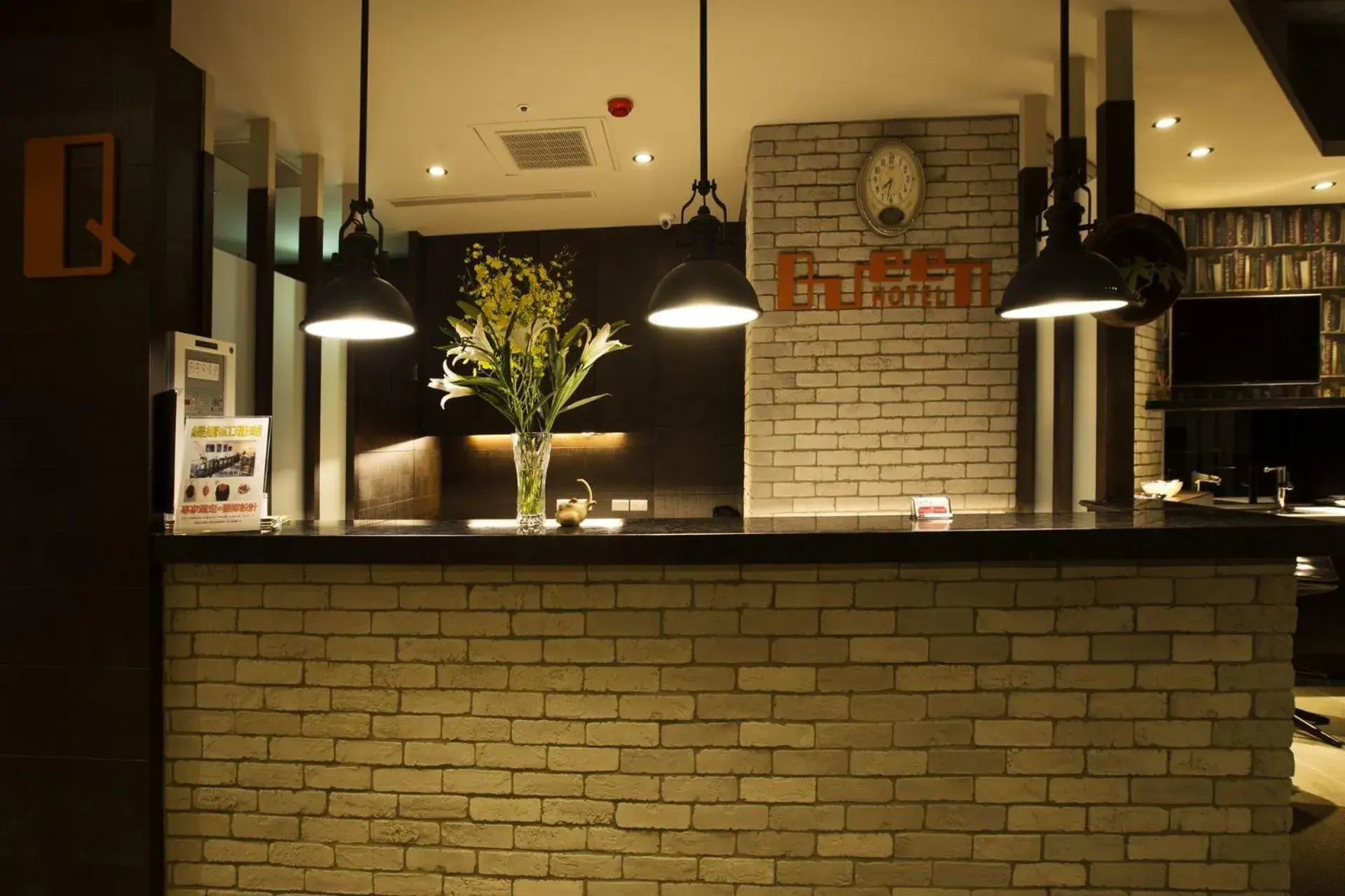 Lobby or reception in Queens Hotel II Lobby or reception in Queens Hotel II