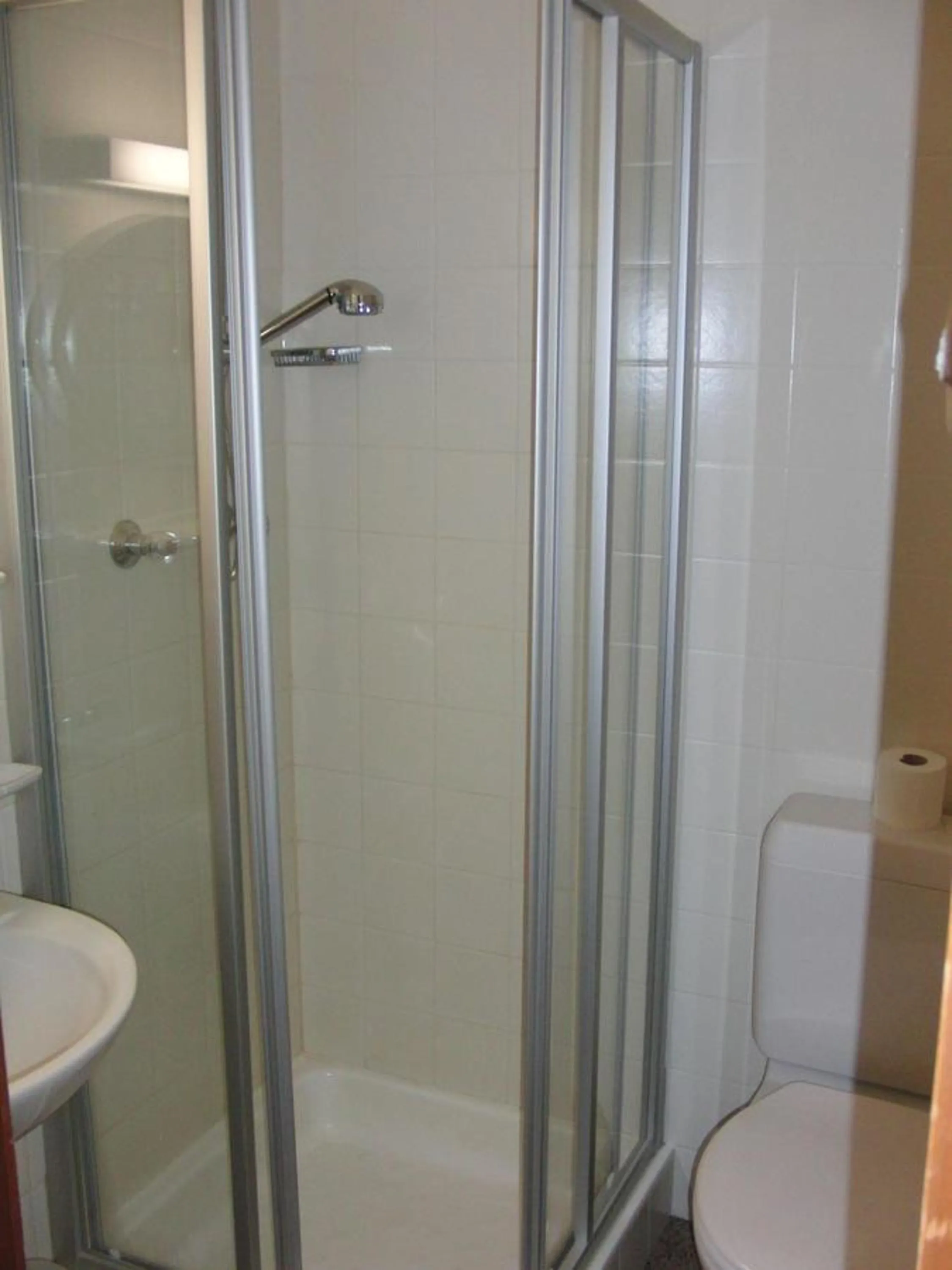 Bathroom in Gästehaus Loithaler