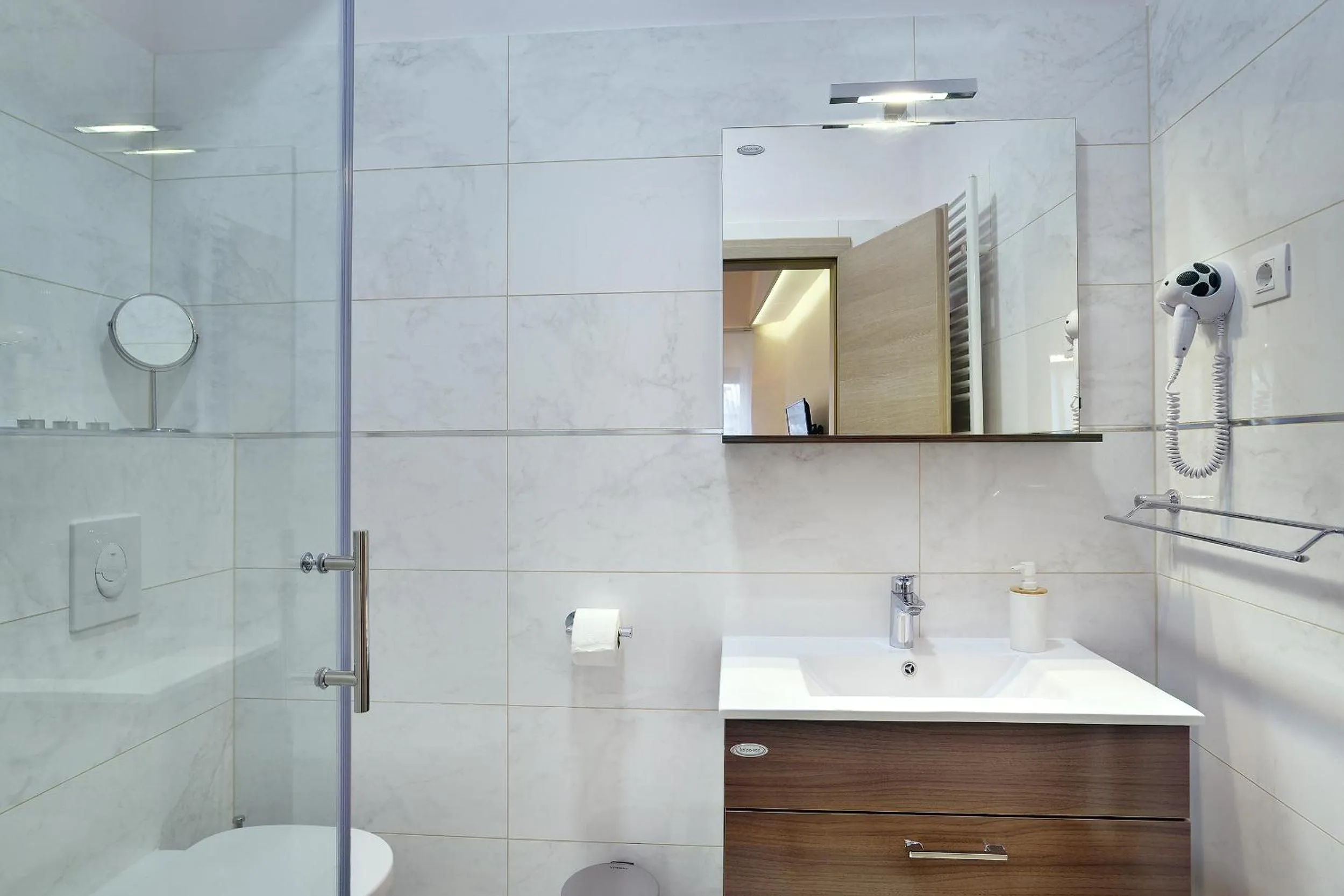 Shower in D&A Center Apartments with FREE Parking