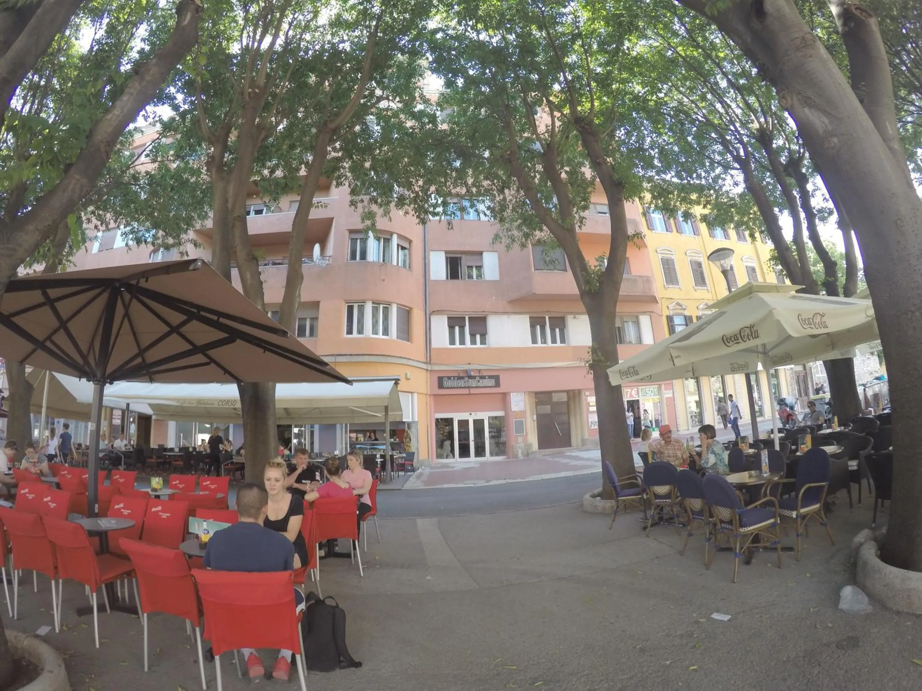 Facade/entrance in D&A Center Apartments with FREE Parking