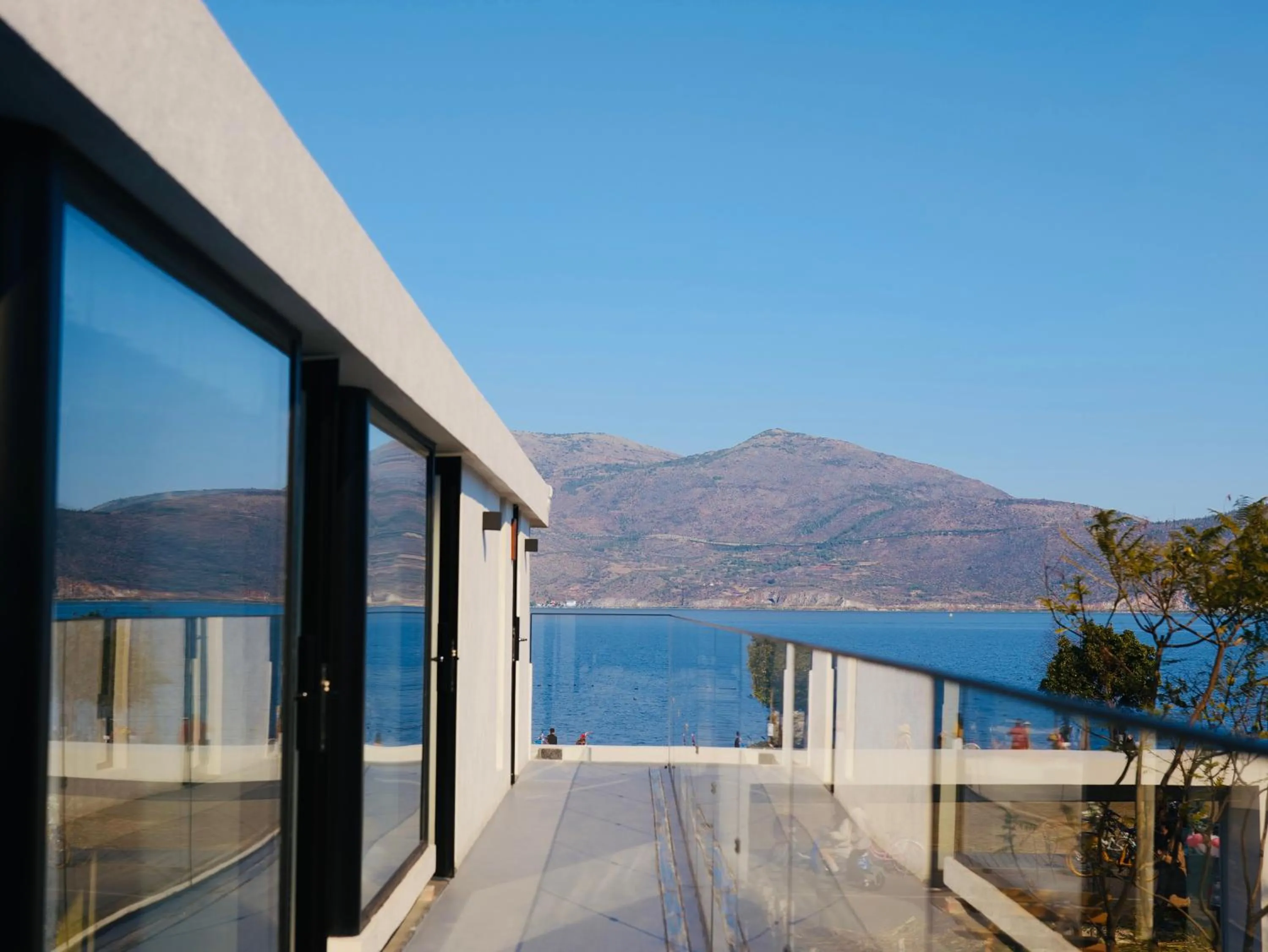 Leisure Courtyard Seascape Designer Hotel-Free one-way airport transport for check in three consecutive nights