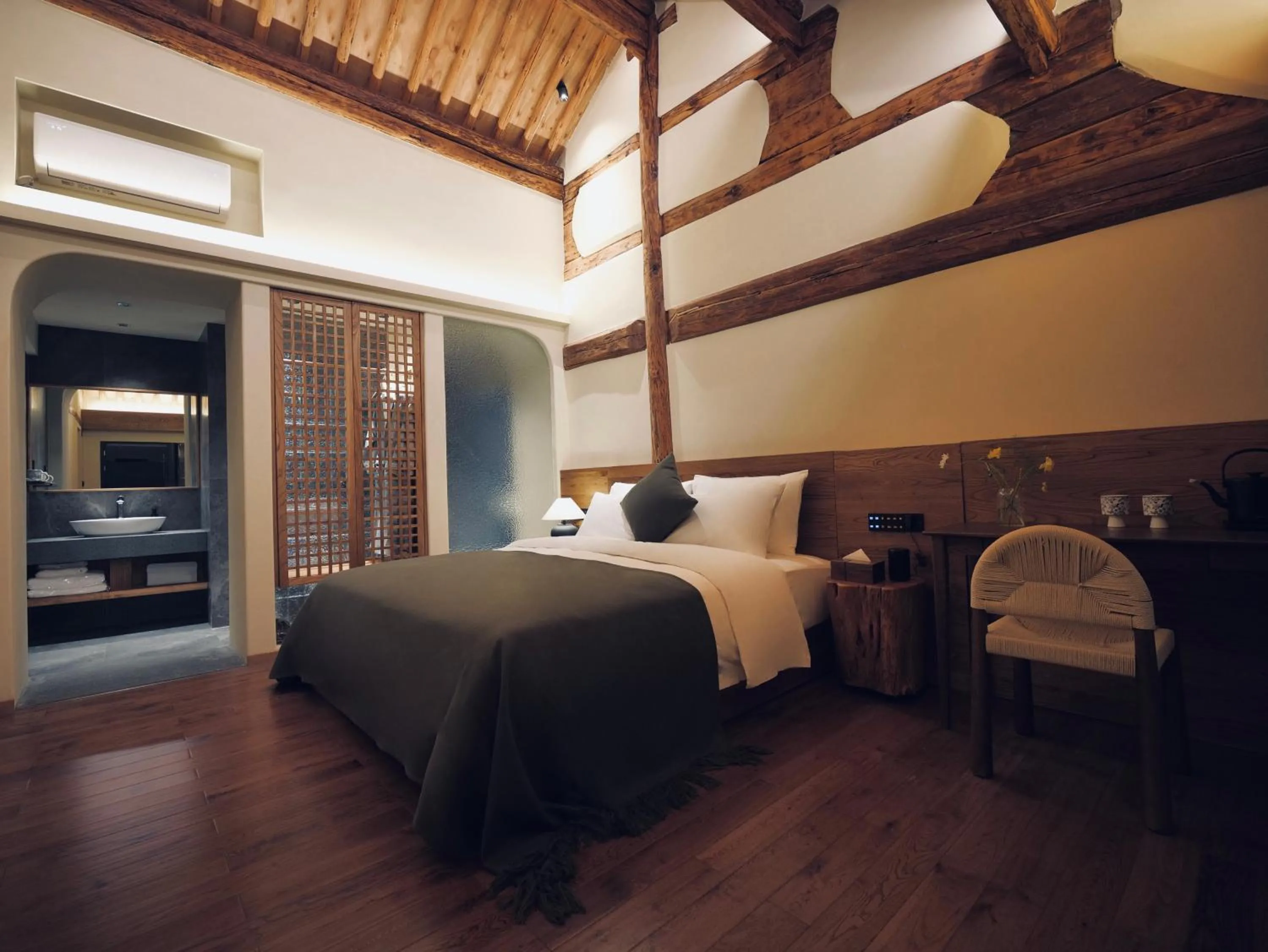 Leisure Courtyard Seascape Designer Hotel-Free one-way airport transport for check in three consecutive nights