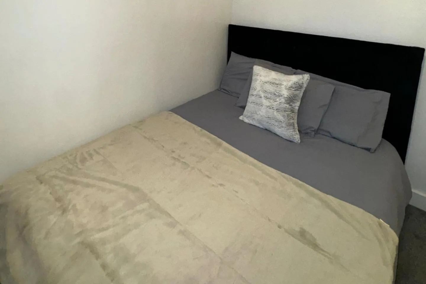 Central Sheffield 3-Bed Apt Sleeps 6 with Parking