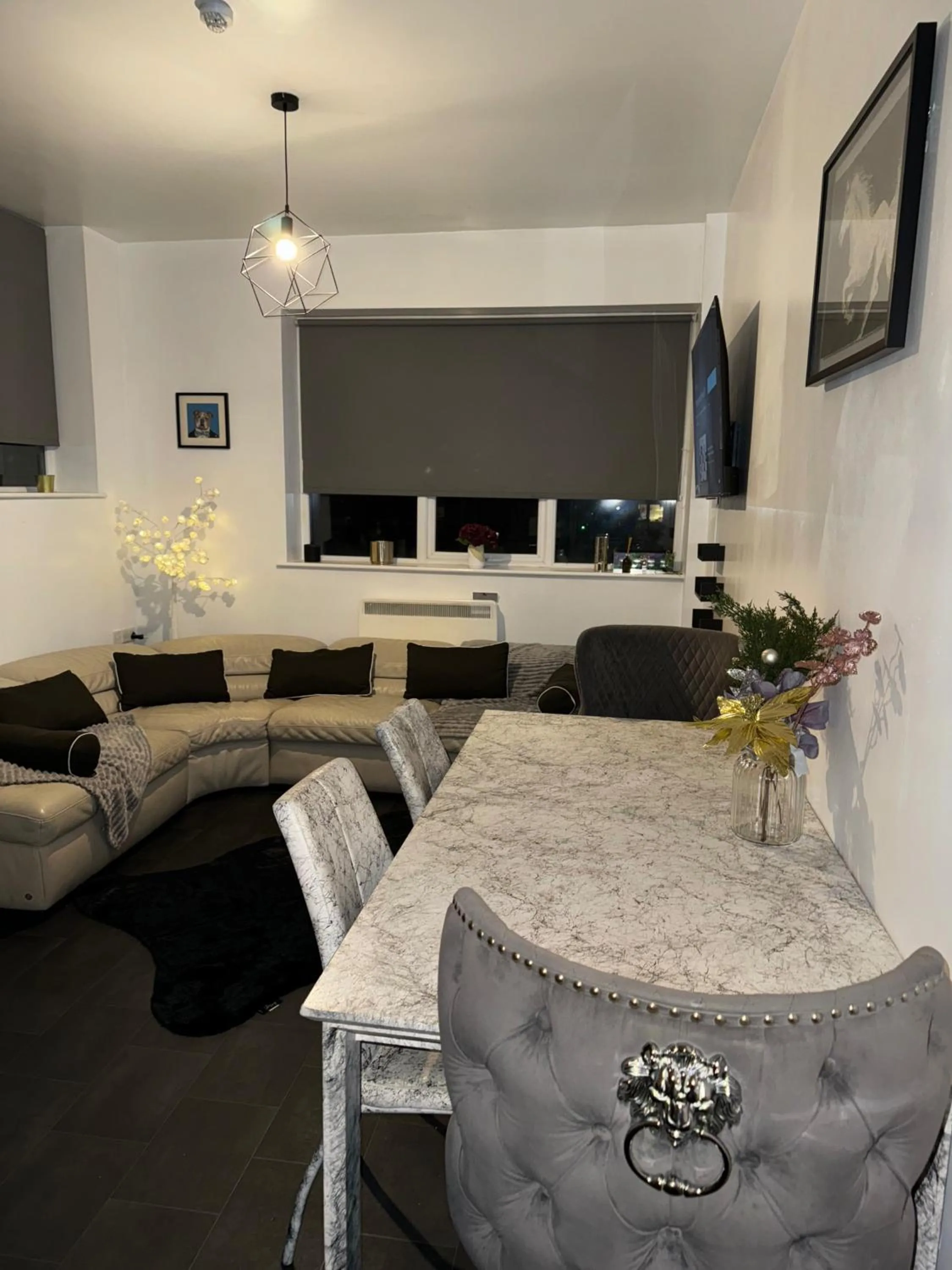 Central Sheffield 3-Bed Apt Sleeps 6 with Parking