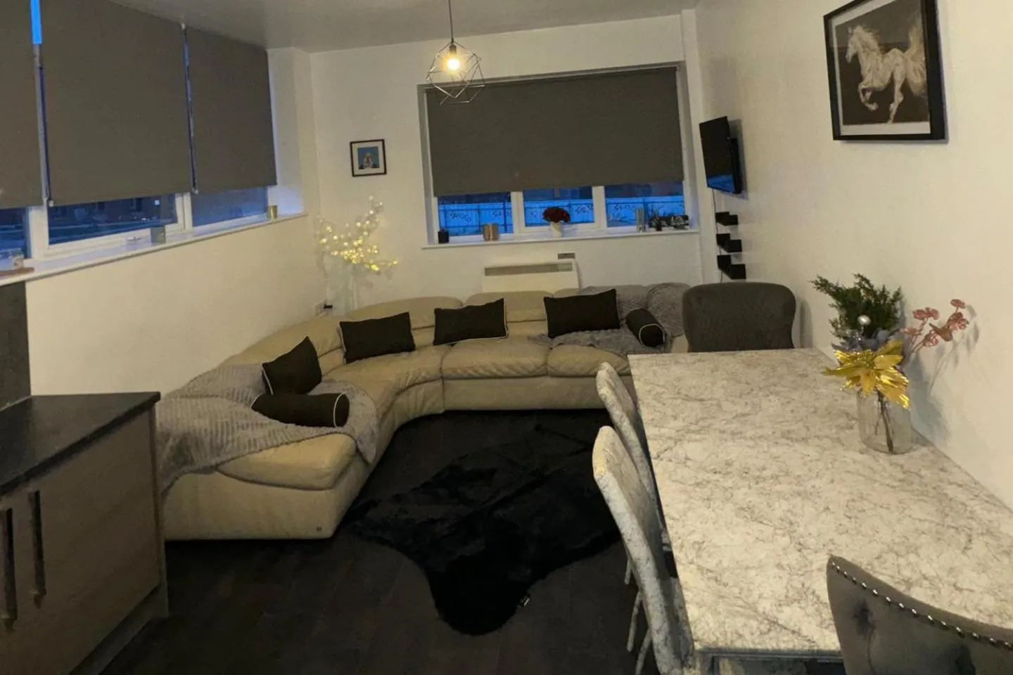 Central Sheffield 3-Bed Apt Sleeps 6 with Parking