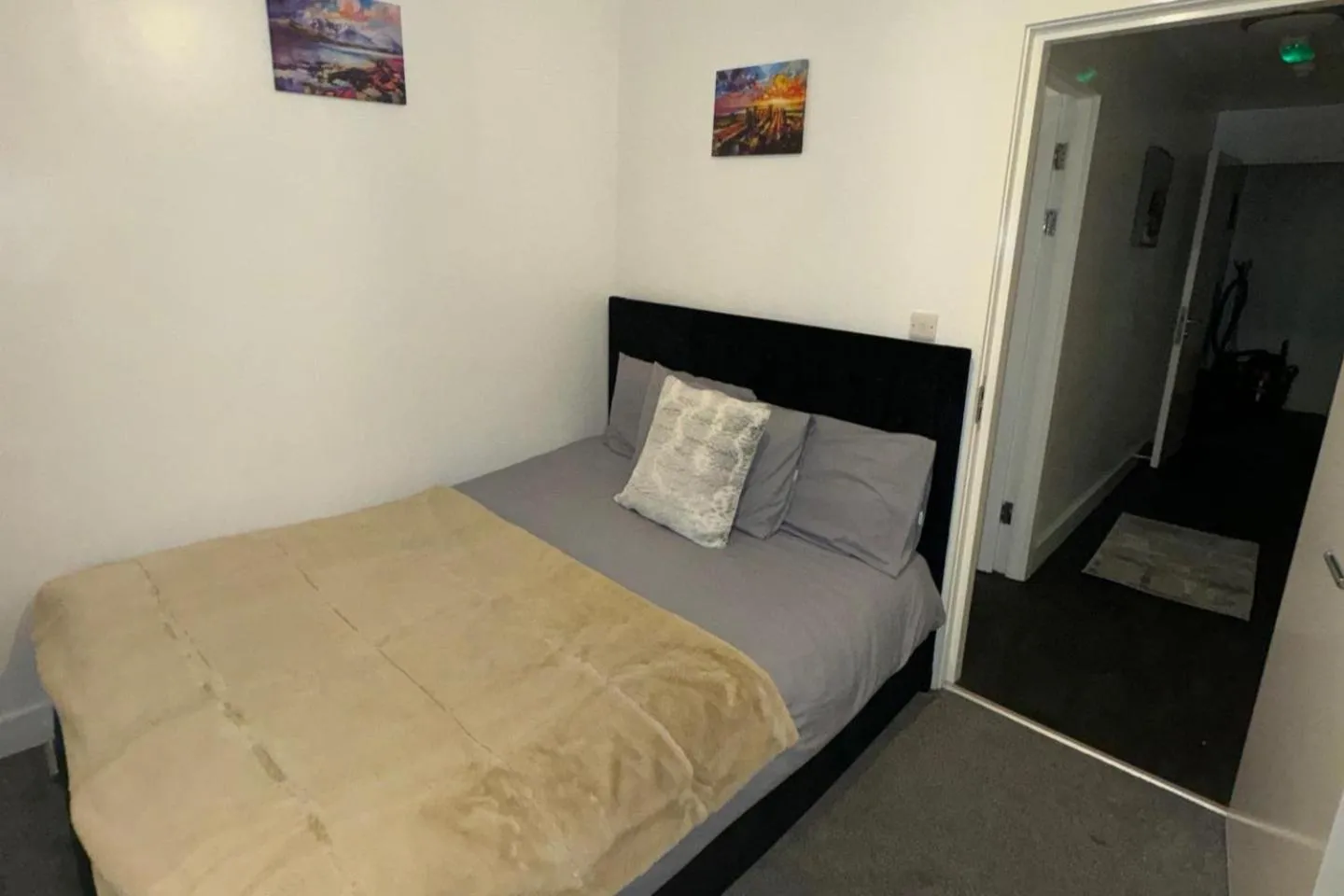 Central Sheffield 3-Bed Apt Sleeps 6 with Parking