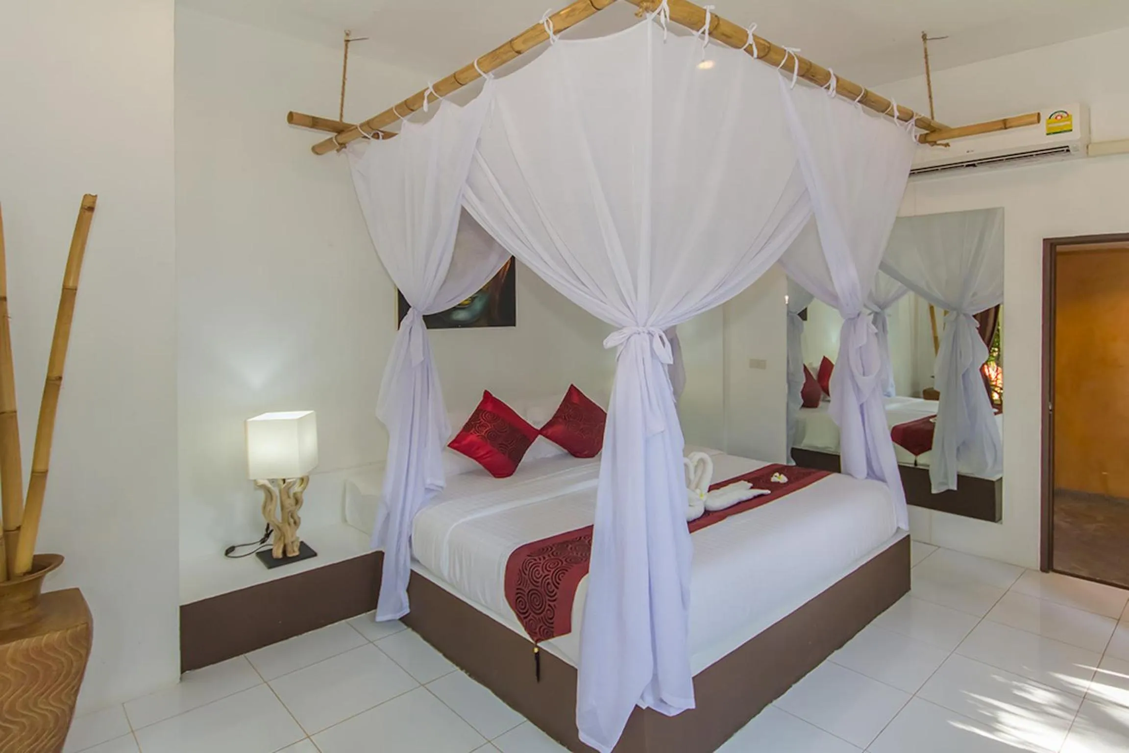 Photo of the whole room, Bed in The White Cottage