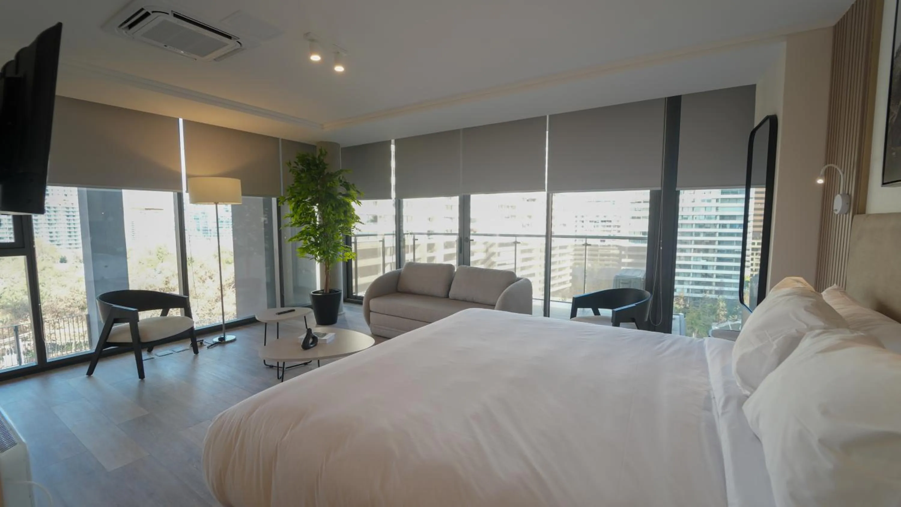 Bedroom, Bed in Spot Suites