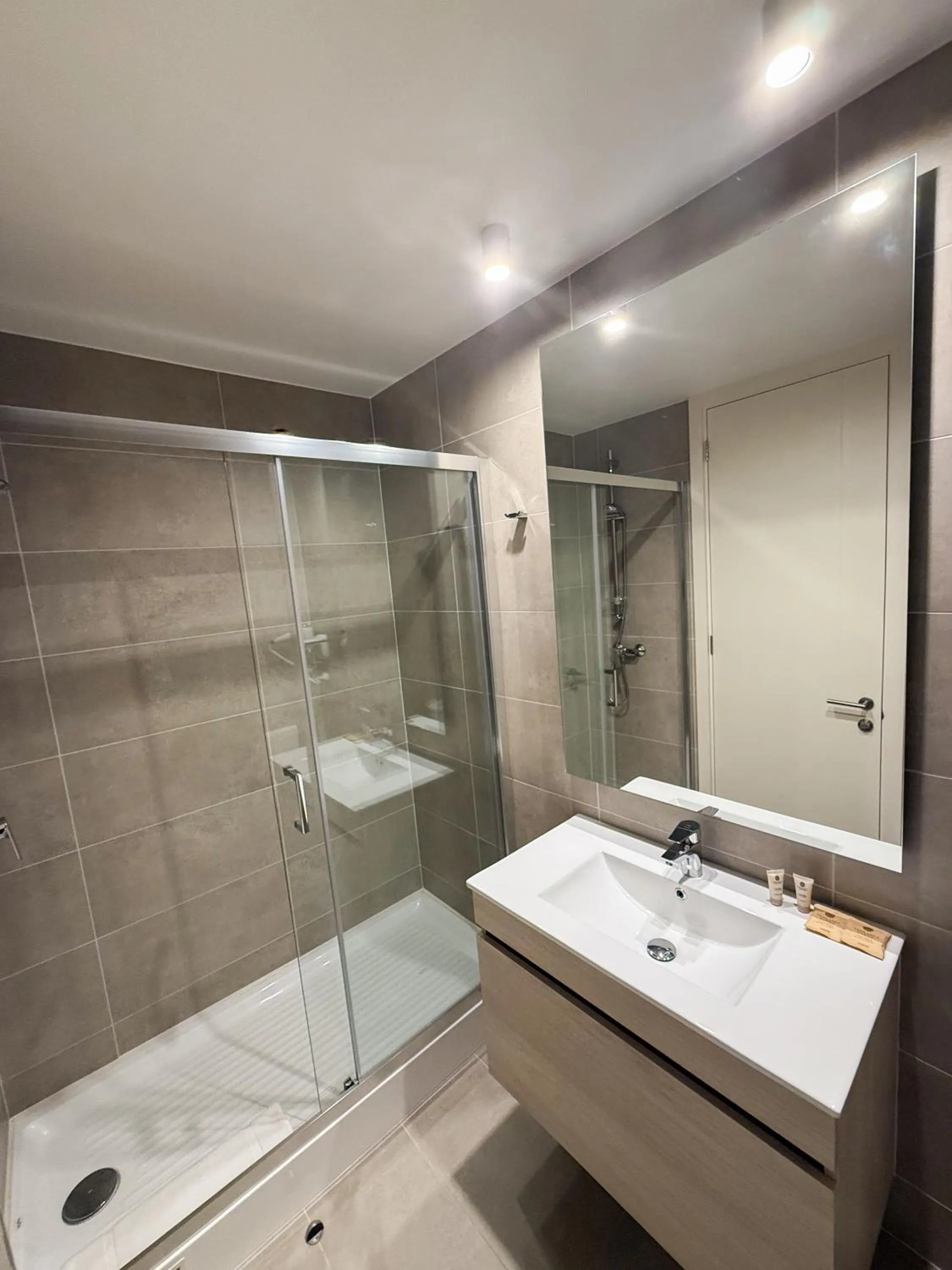 Shower in Spot Suites
