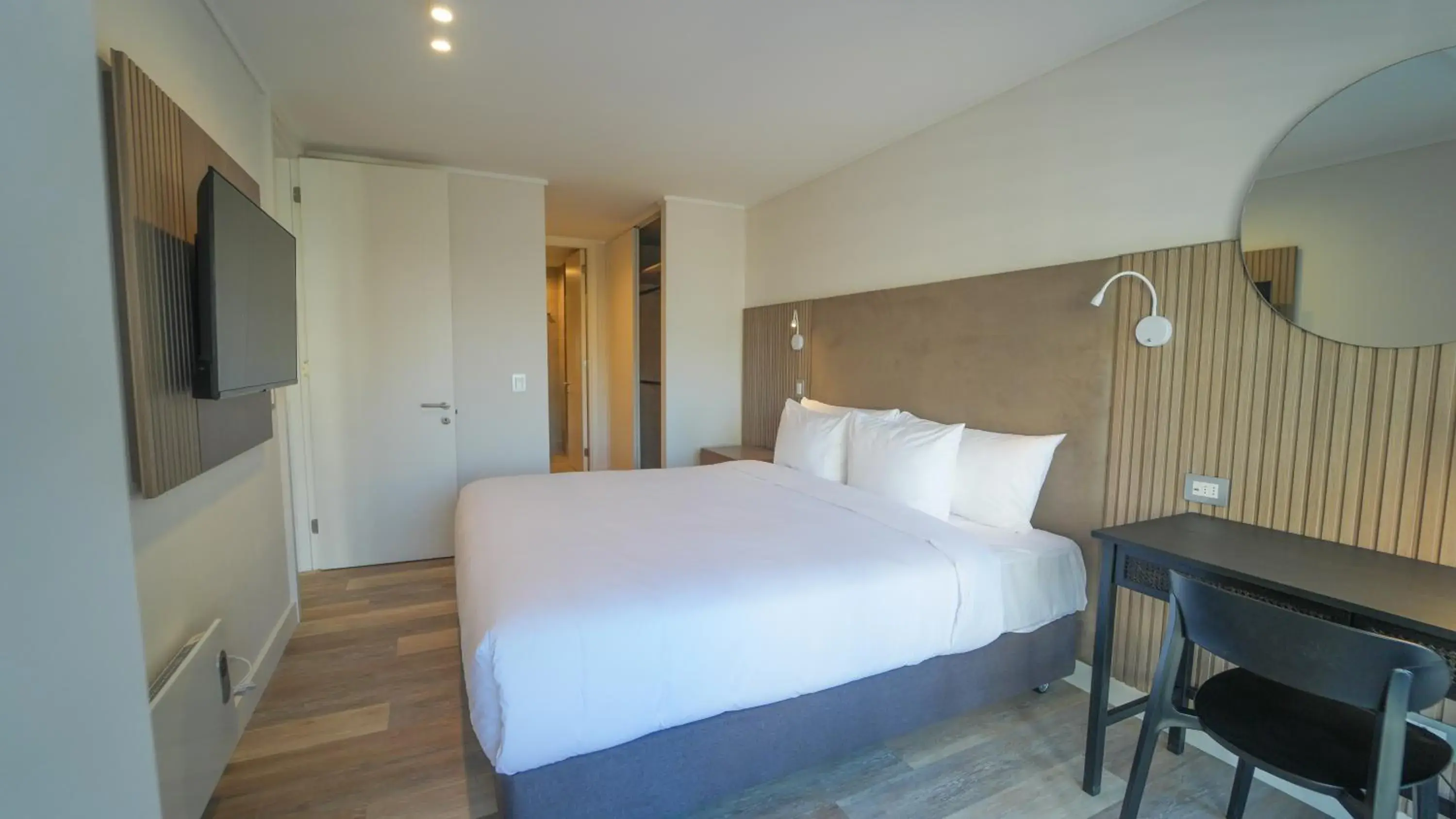 Bedroom, Bed in Spot Suites Bedroom, Bed in Spot Suites