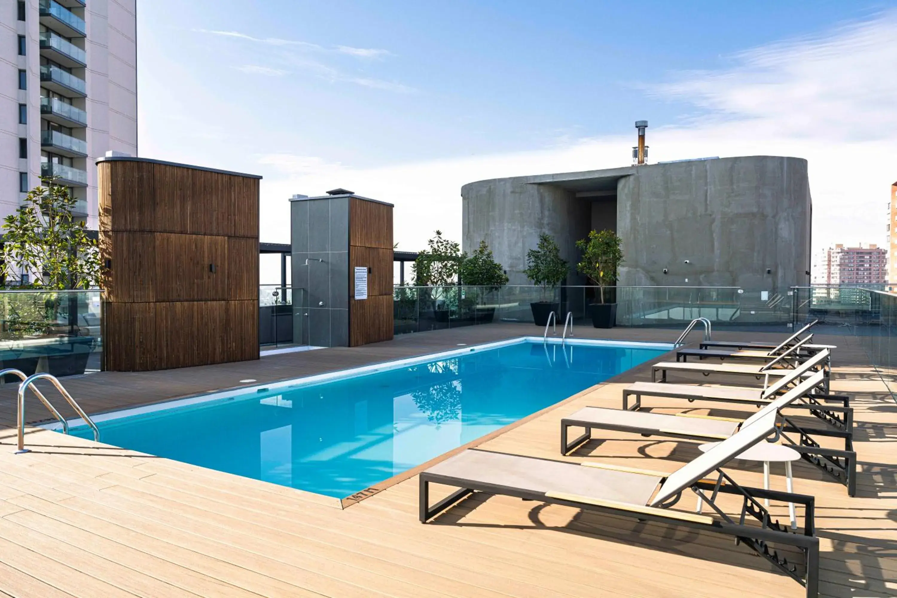 Swimming pool in Spot Suites Swimming pool in Spot Suites