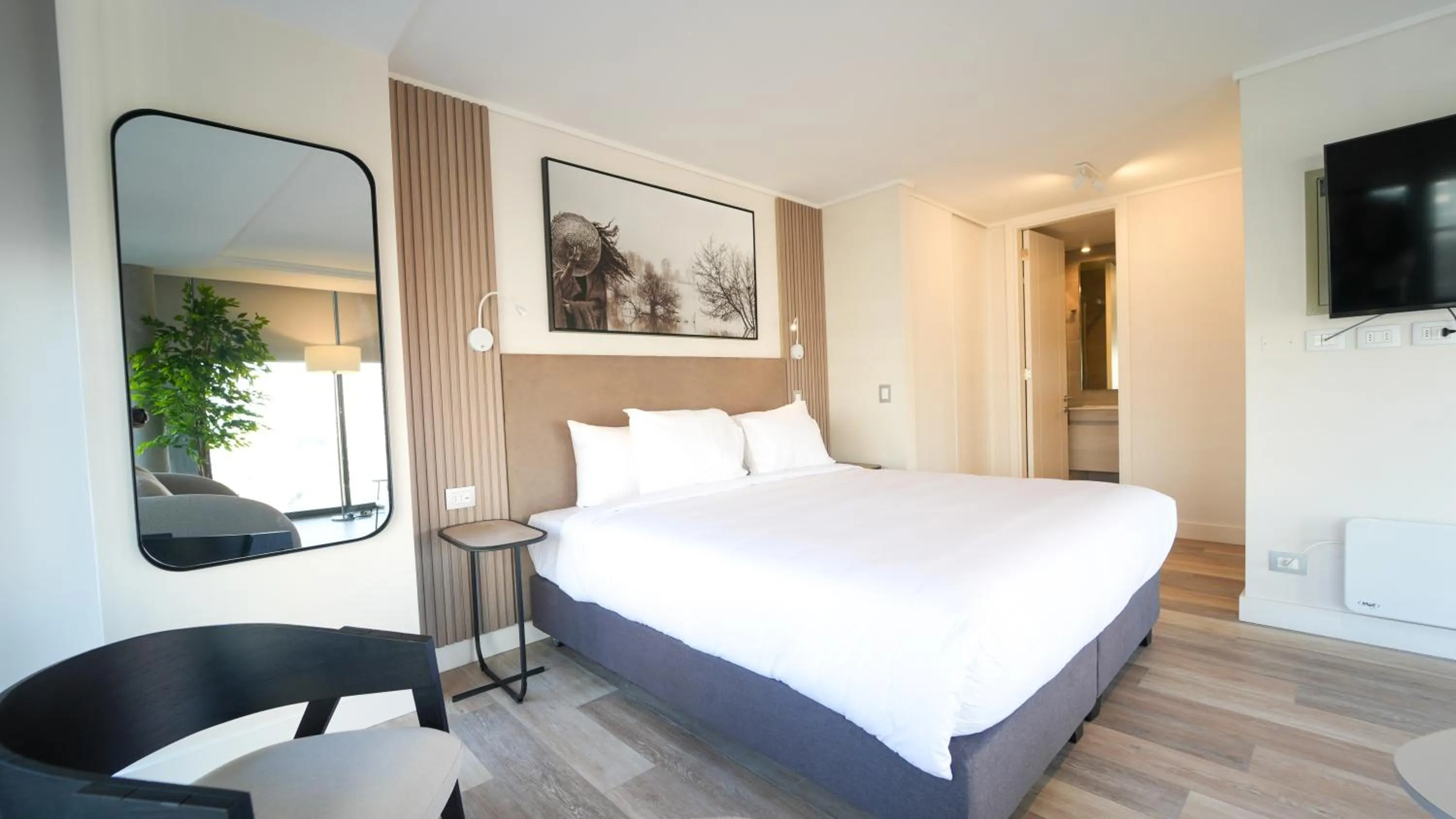 Bedroom, Bed in Spot Suites