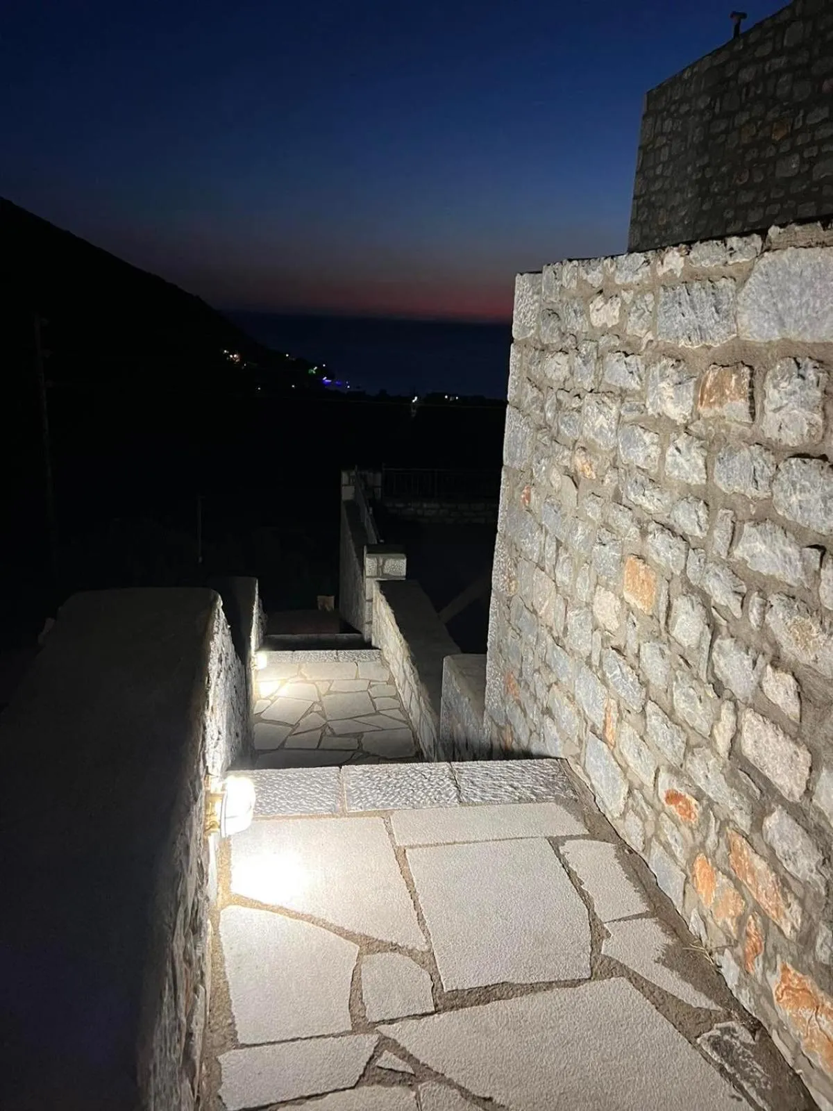 Night in Onar Mani Suites