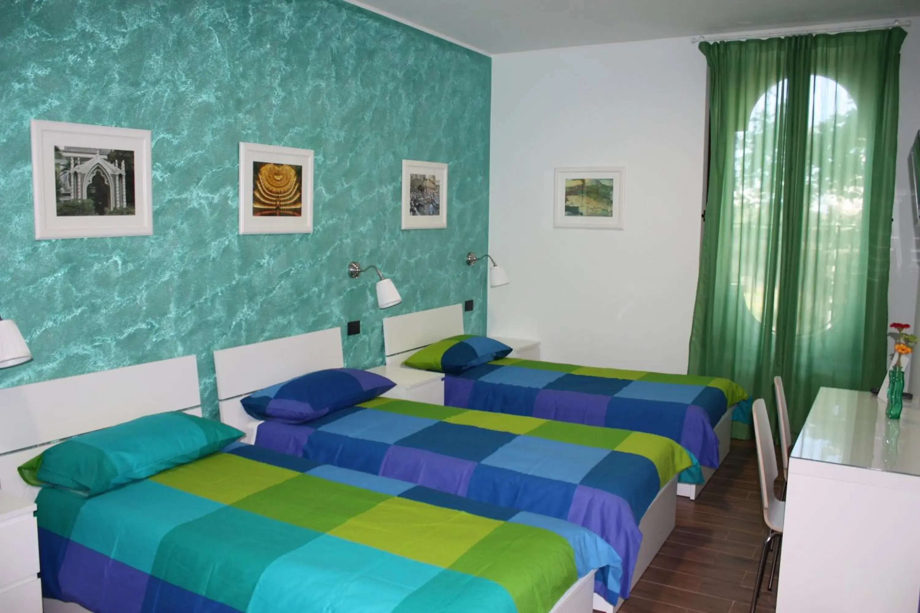 Triple Room with Private Bathroom in Duomo Bed & Breakfast Triple Room with Private Bathroom in Duomo Bed & Breakfast
