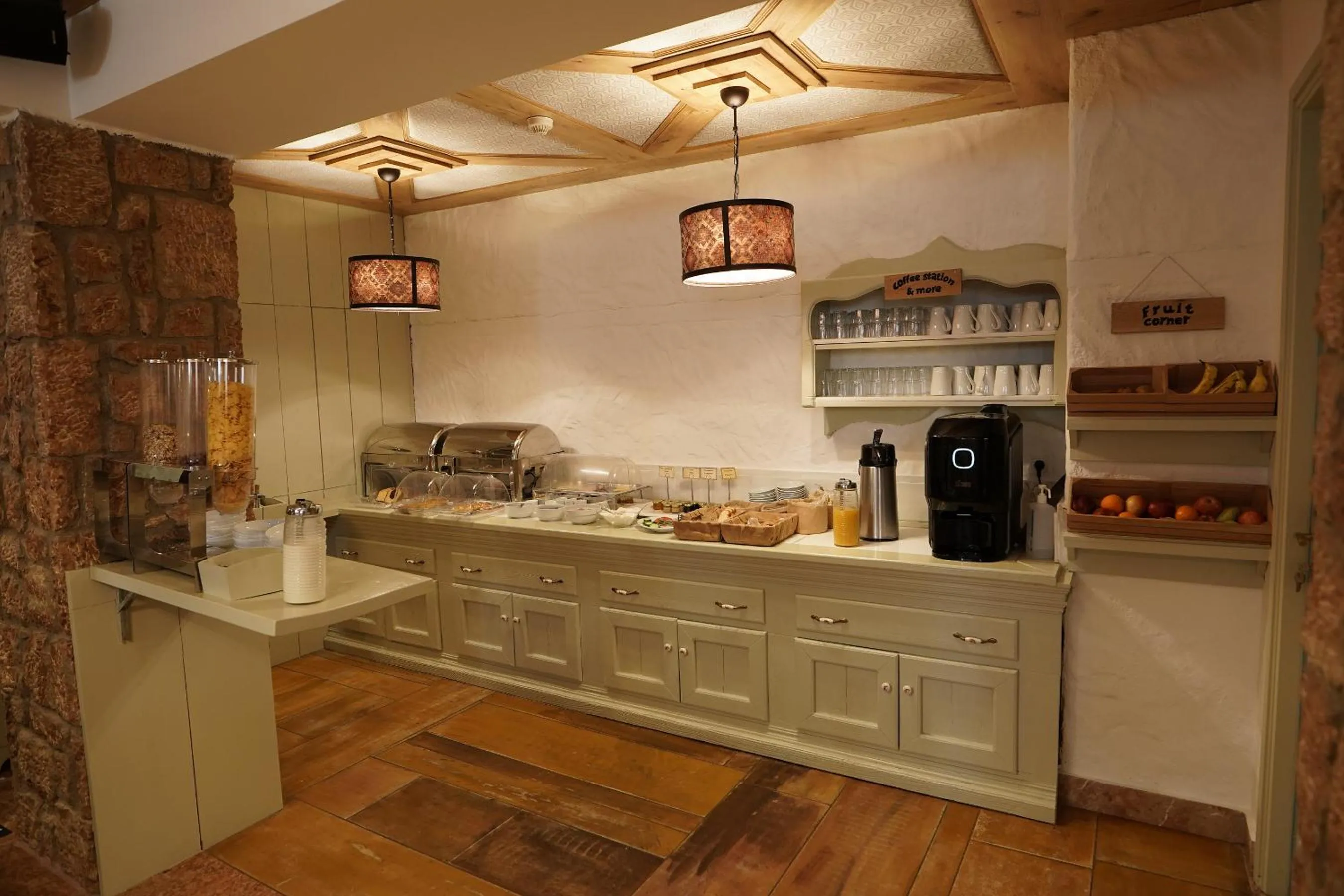 Buffet breakfast in Xenonas Iresioni