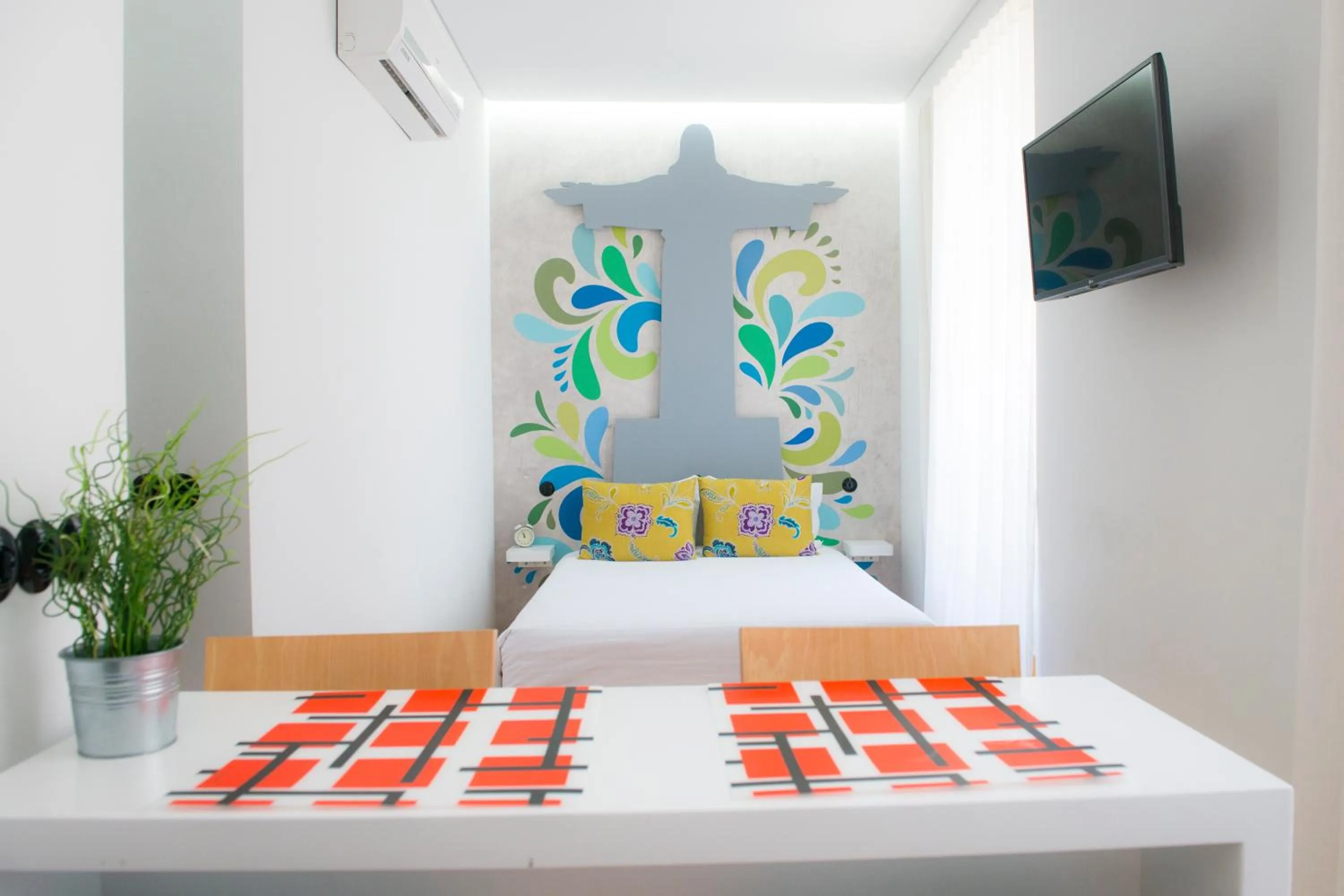 Bed in Páteo Saudade Lofts