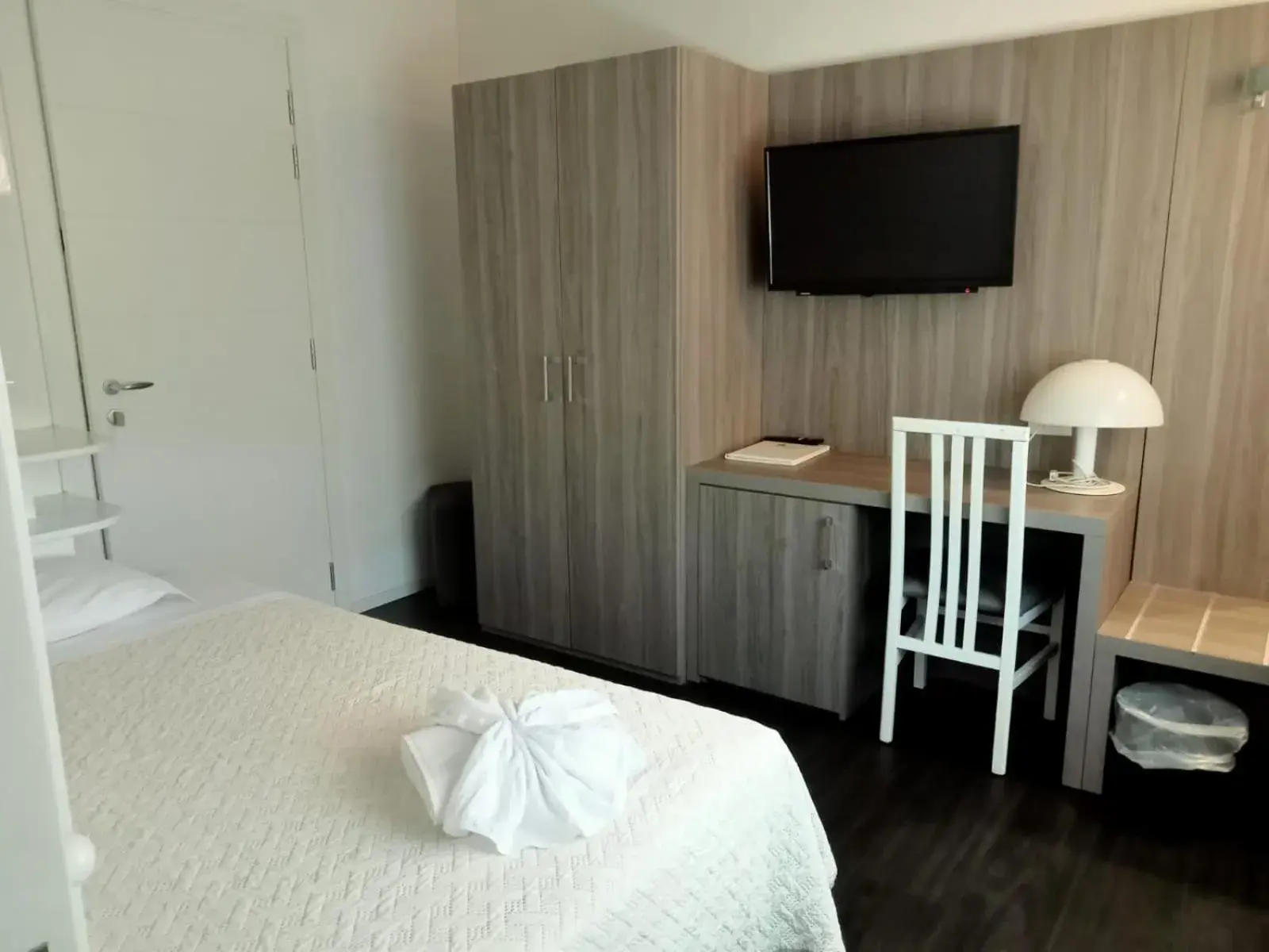 Large Single Room in Hotel Cristallo Large Single Room in Hotel Cristallo