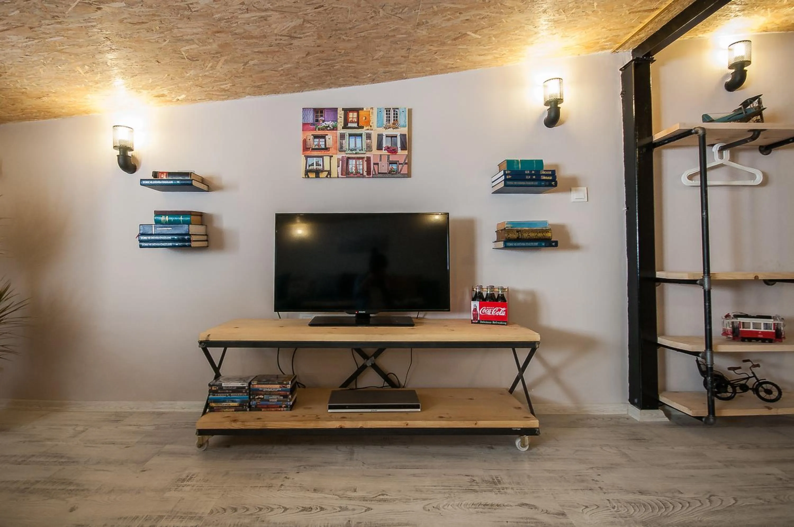 TV and multimedia in Newway Apartments