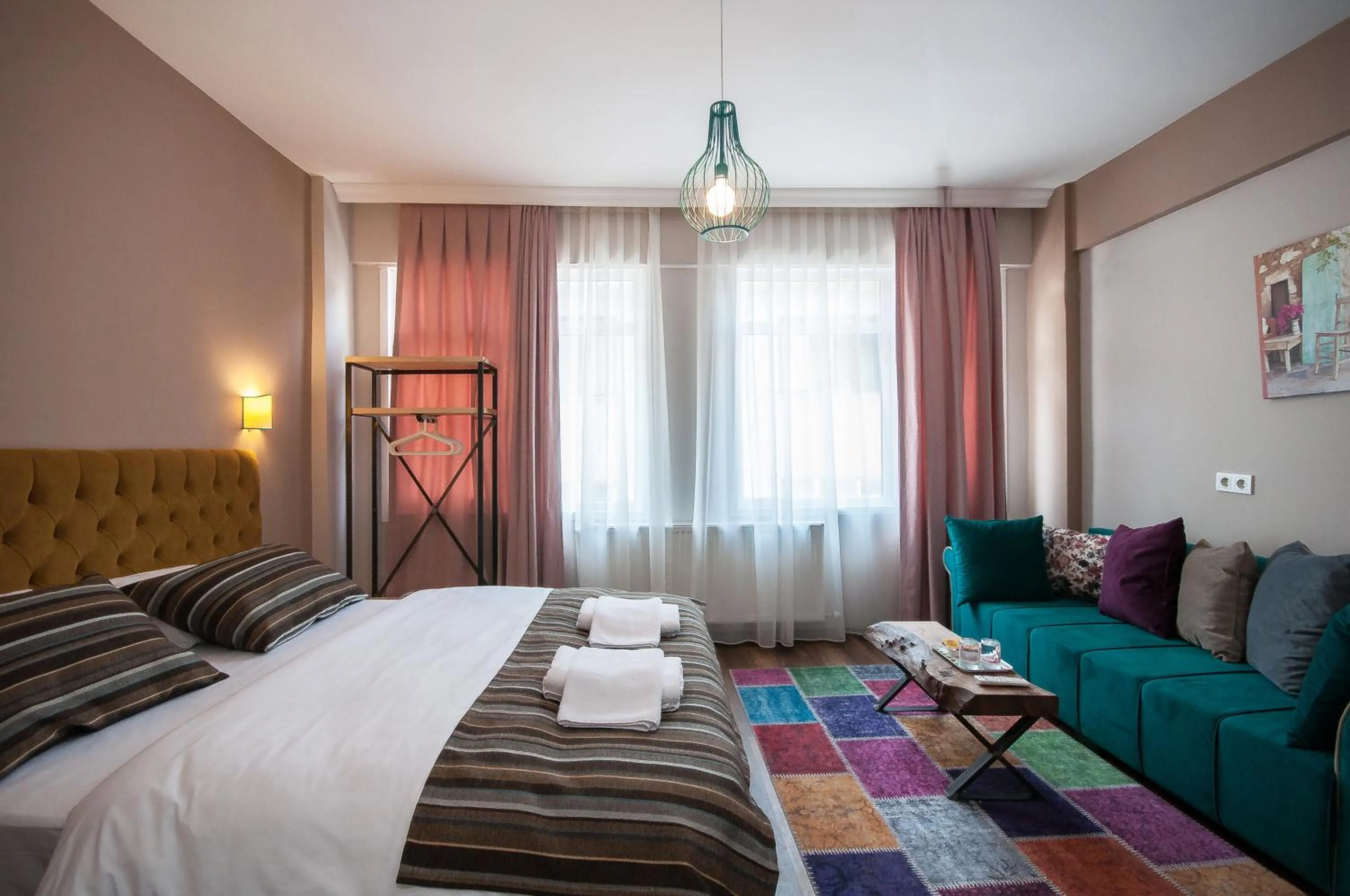 Day, Bed in Newway Apartments