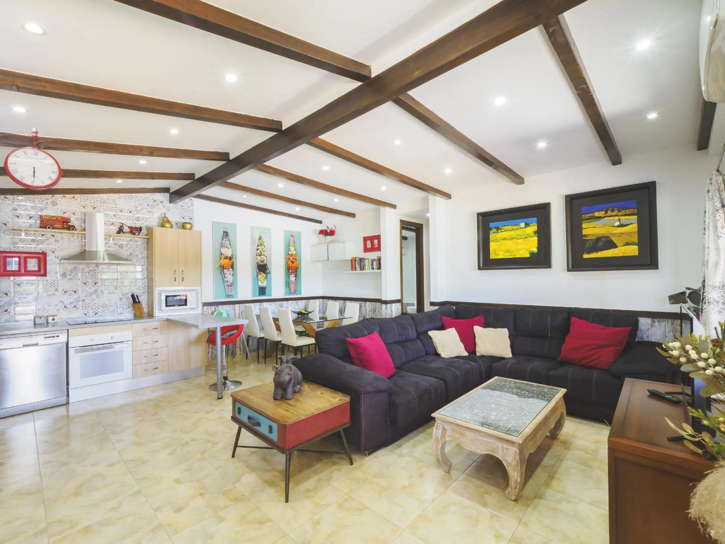 Communal lounge/ TV room in Cubo's Finca el Nogal