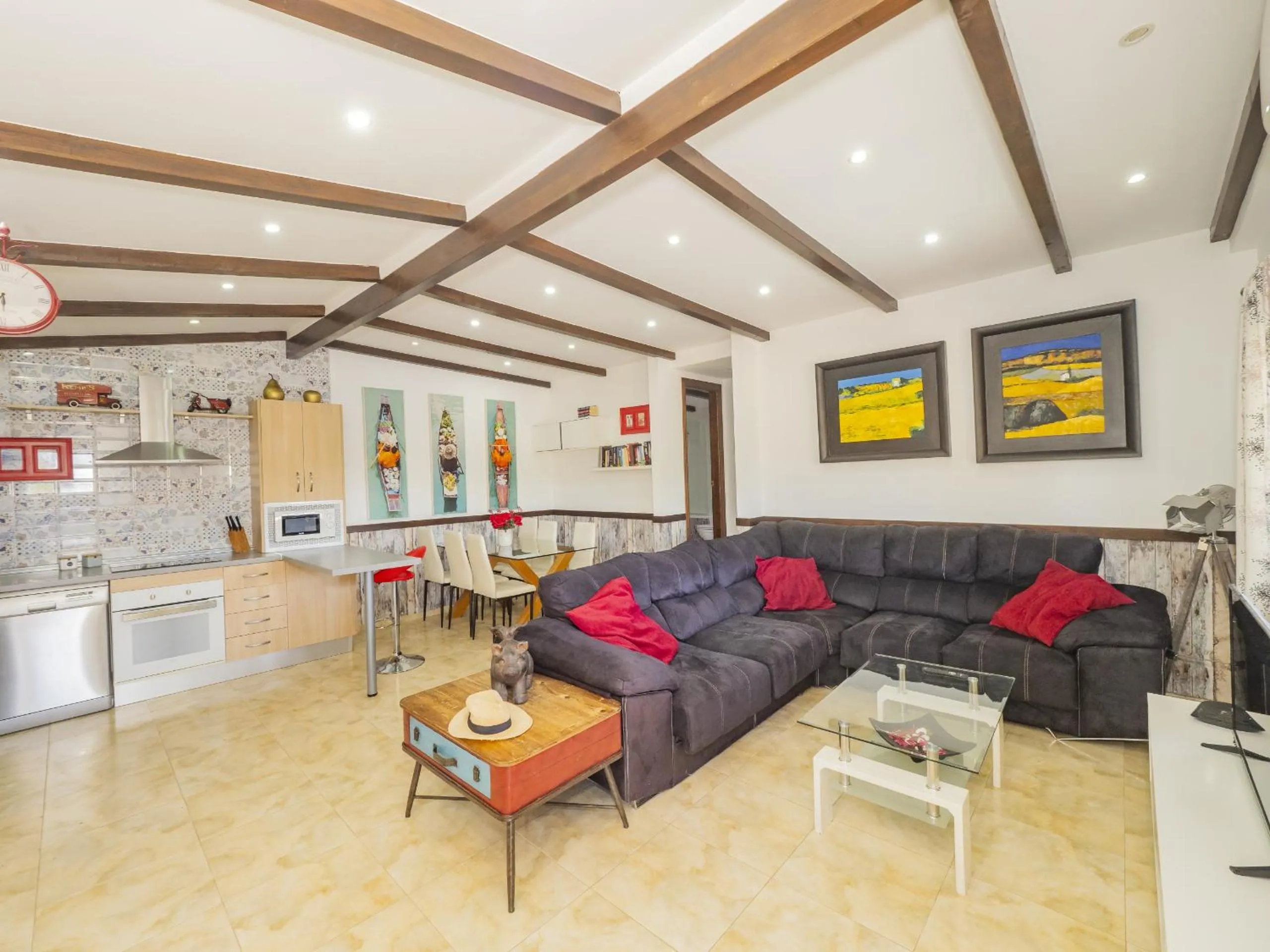 Communal lounge/ TV room in Cubo's Finca el Nogal