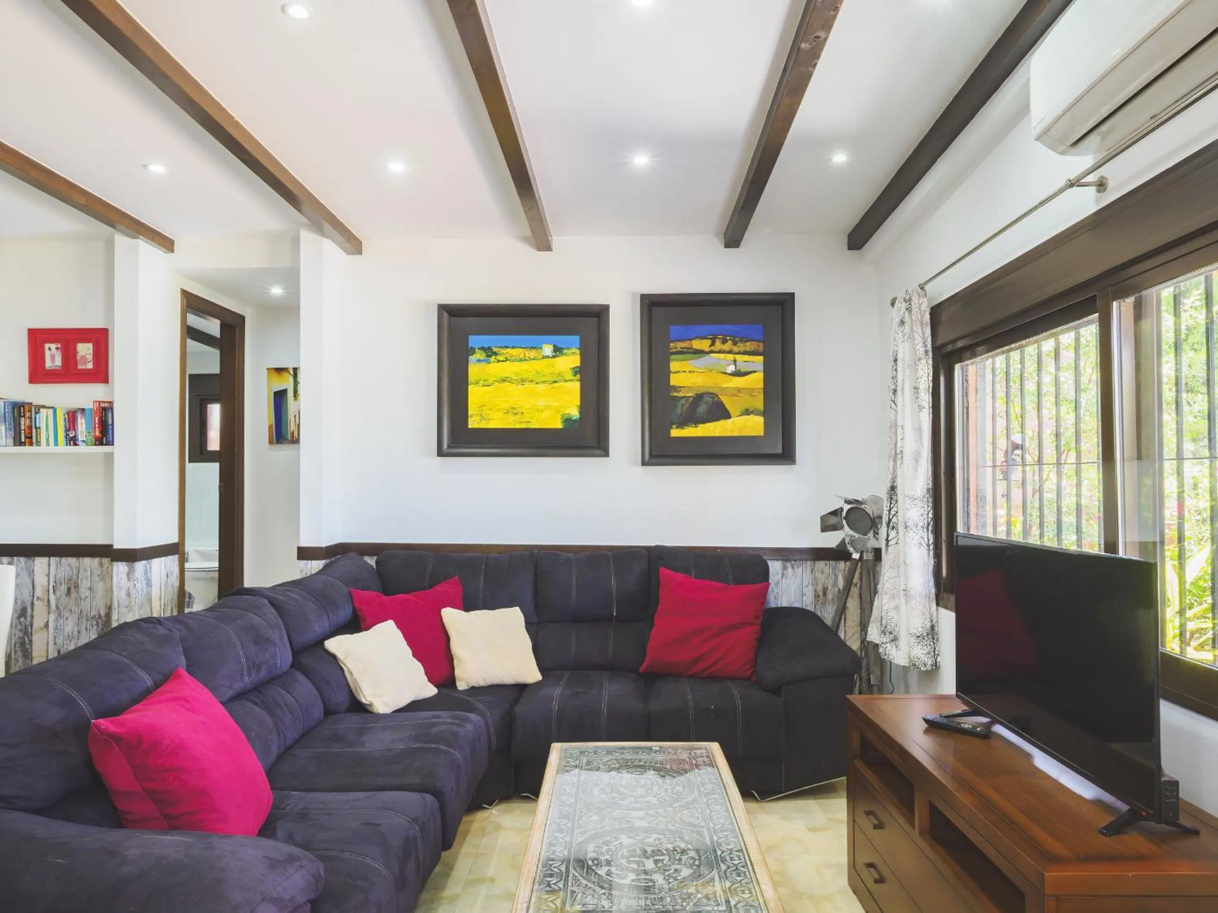 Communal lounge/ TV room in Cubo's Finca el Nogal