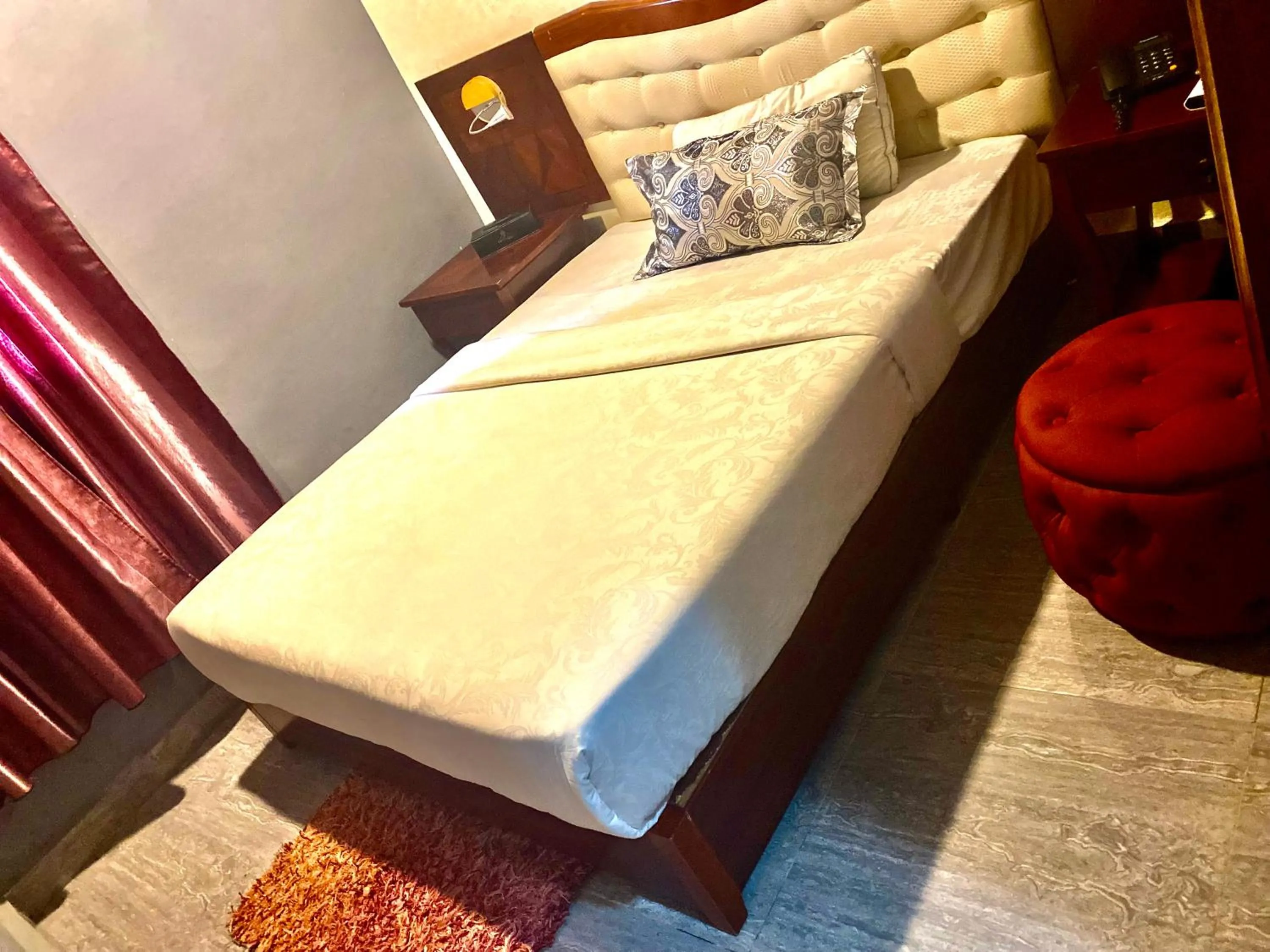 Bed in Sun Beach Hôtel