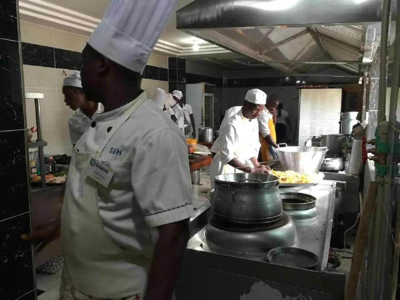 Kitchen or kitchenette in Sun Beach Hôtel