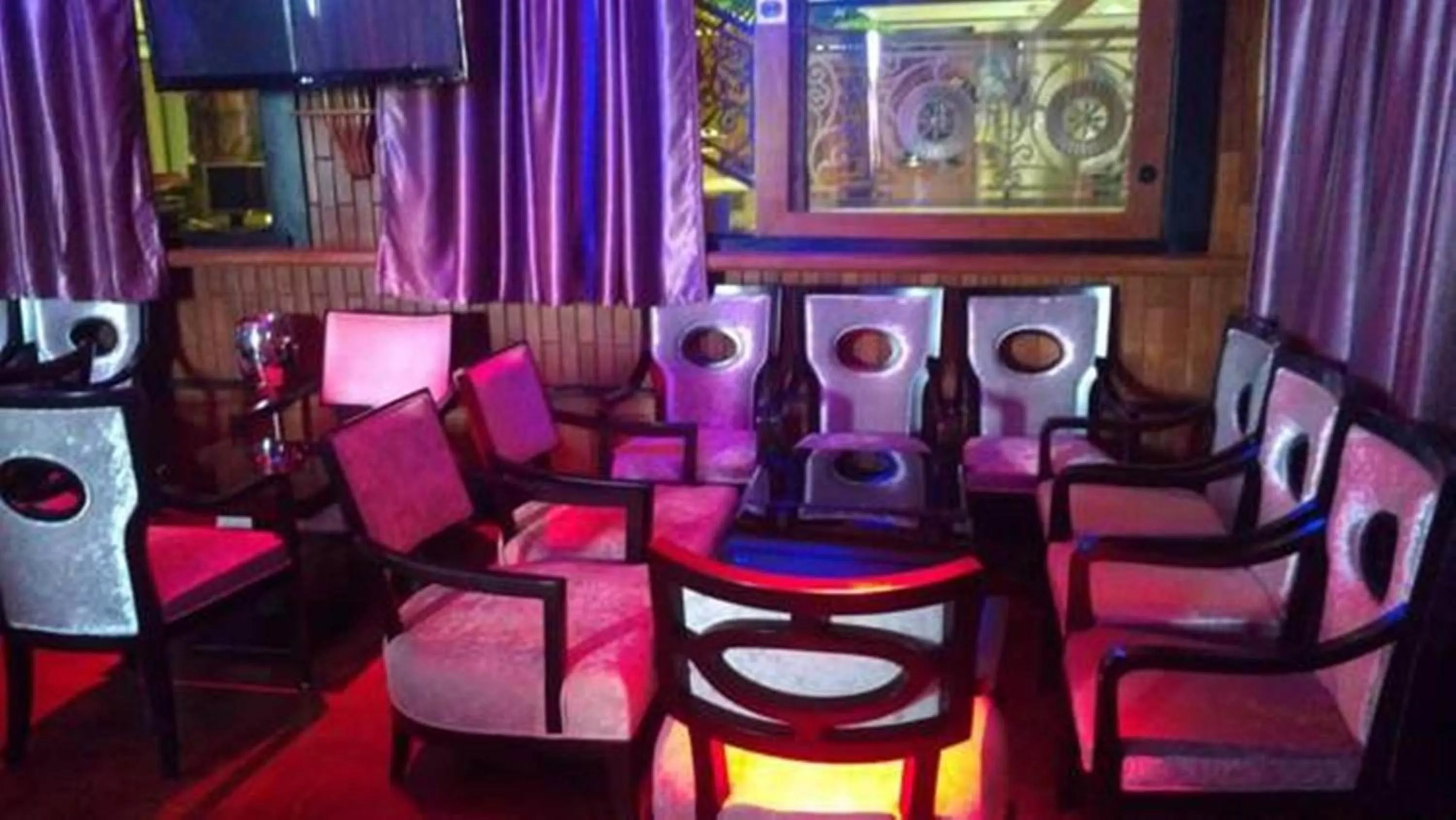 Karaoke in Sun Beach Hôtel