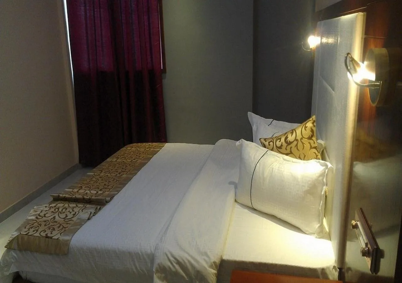 Photo of the whole room, Bed in Sun Beach Hôtel