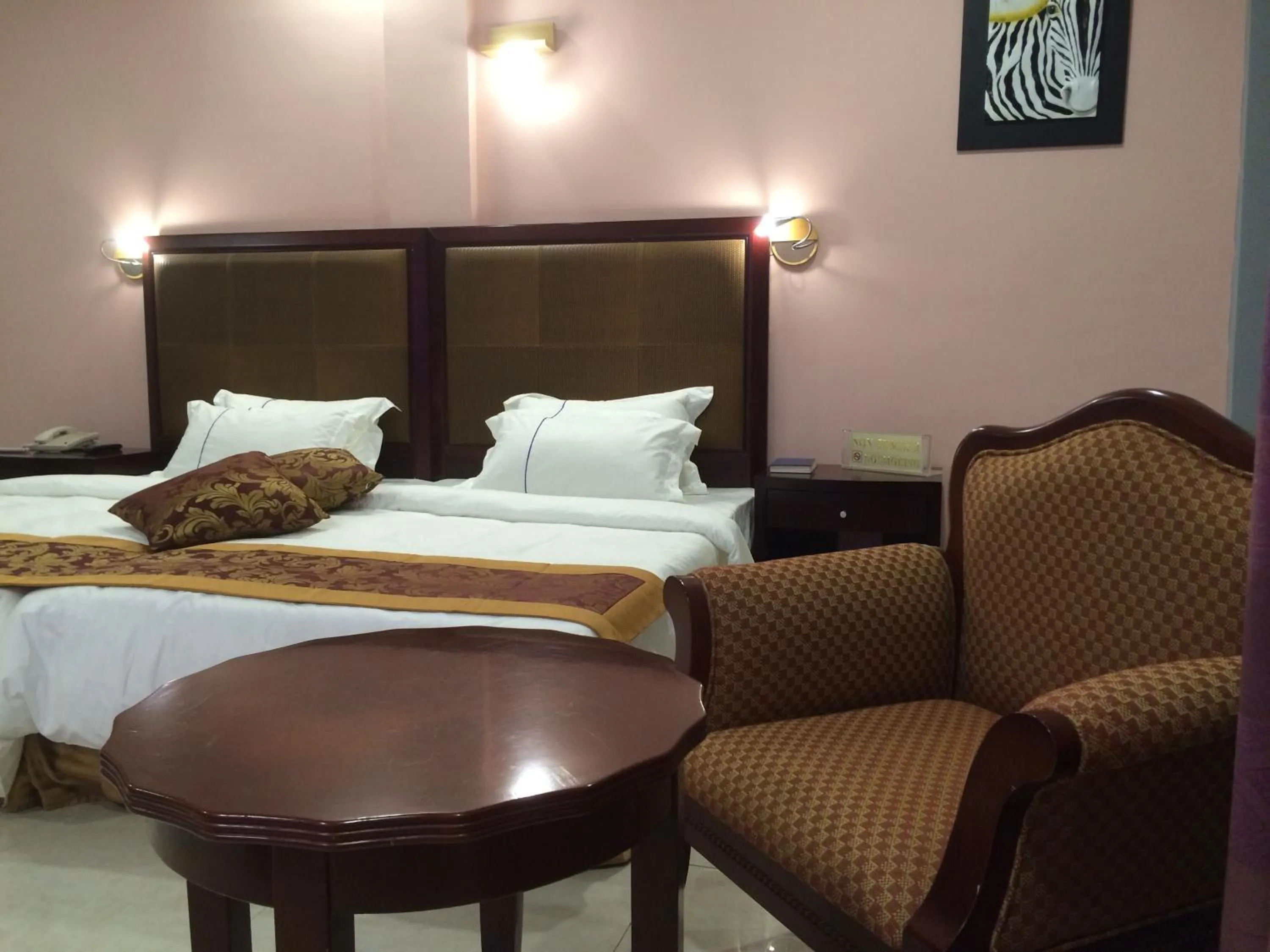 Seating area, Bed in Sun Beach Hôtel