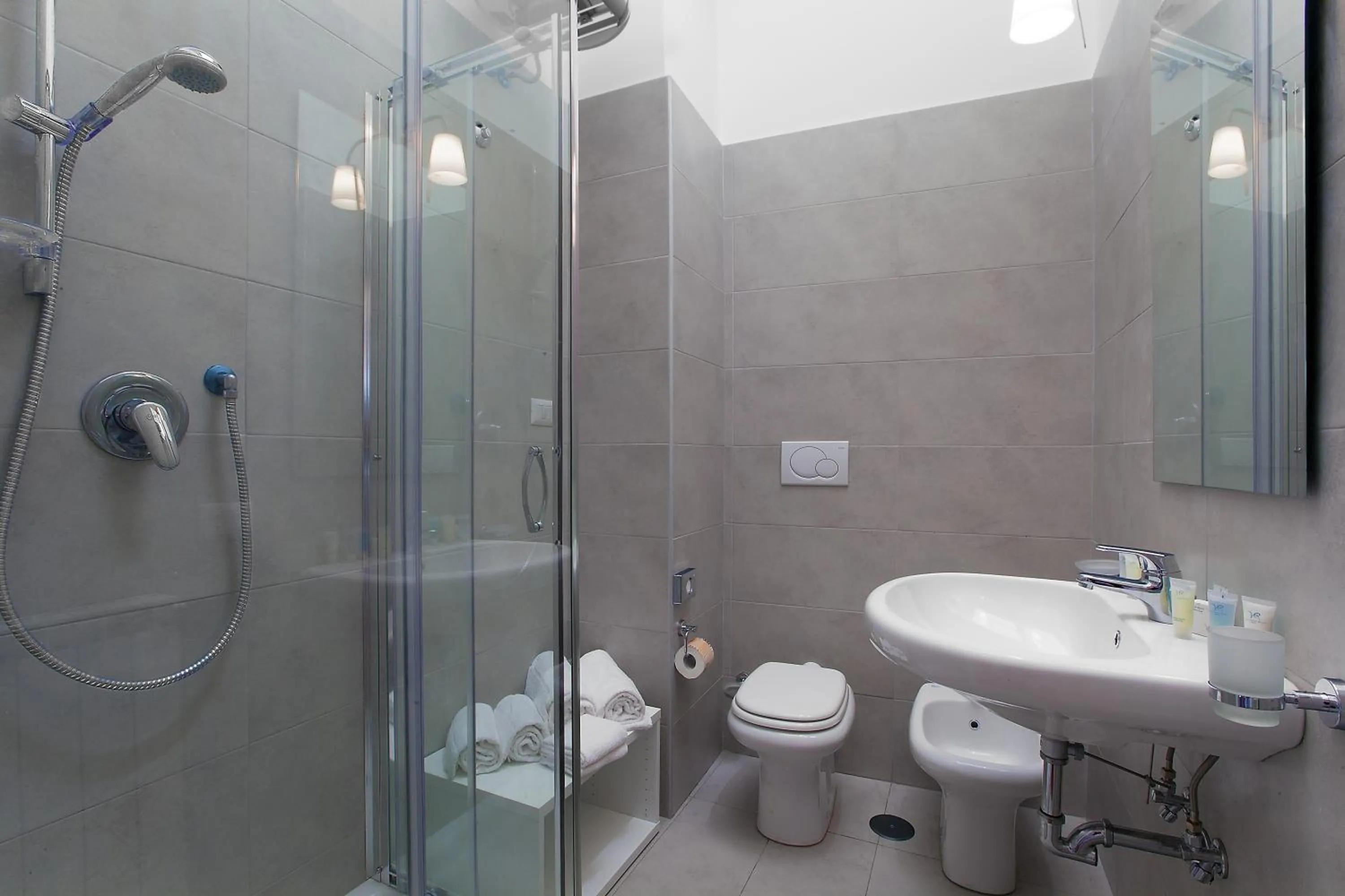 Bathroom in Oriana Homèl Roma