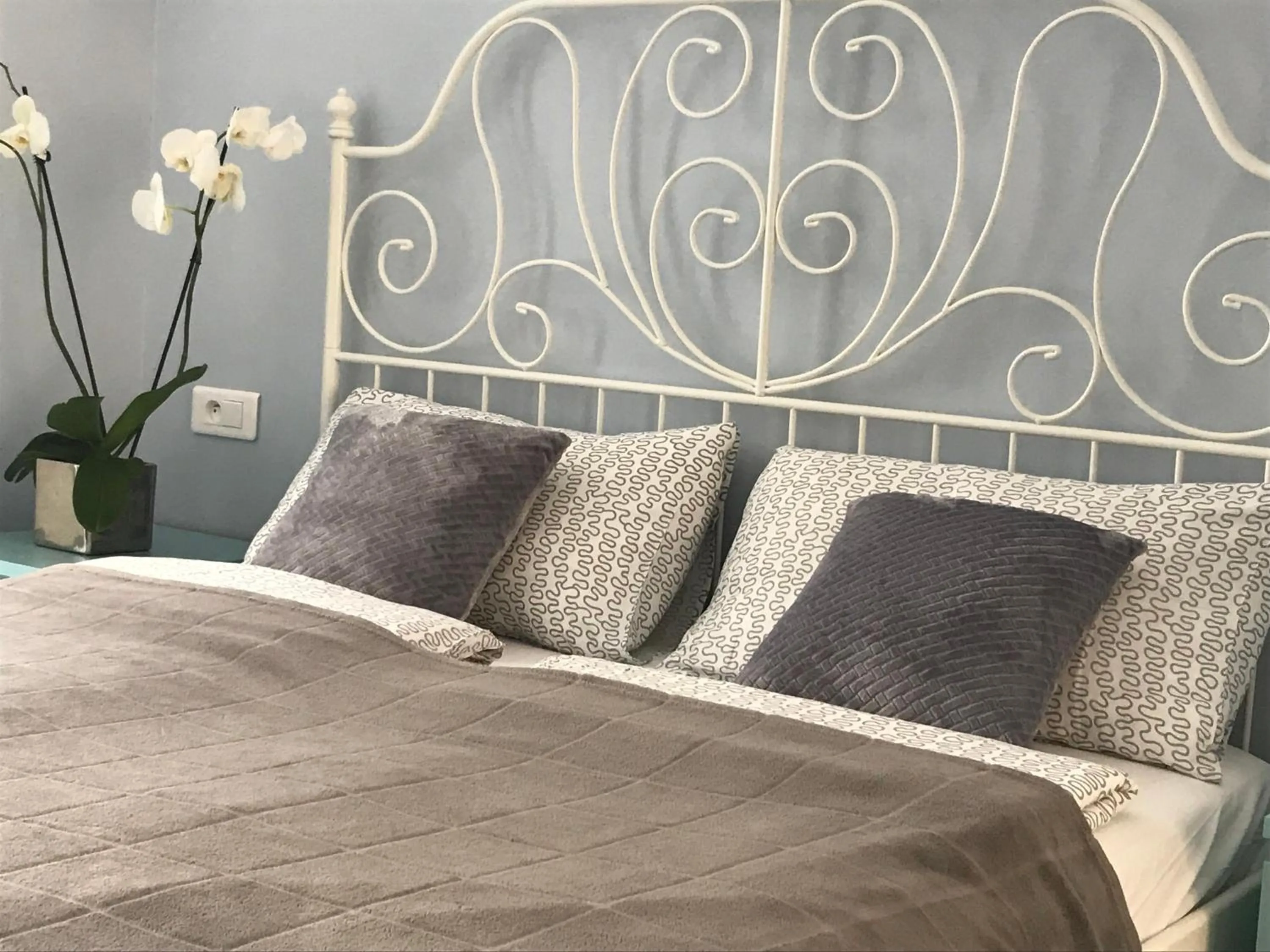 Bed in Apartments Monaco