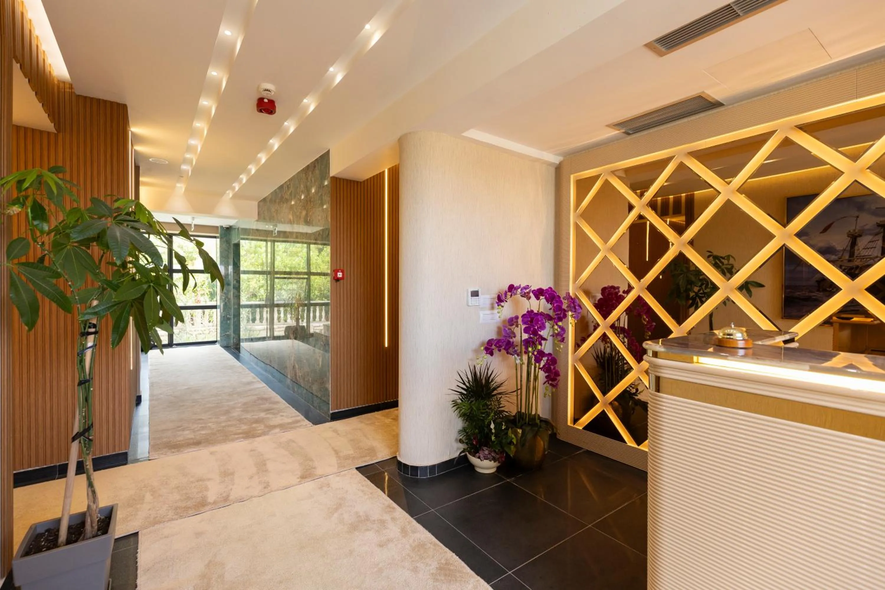 Bed in Bora Bora Hotel Ksamil