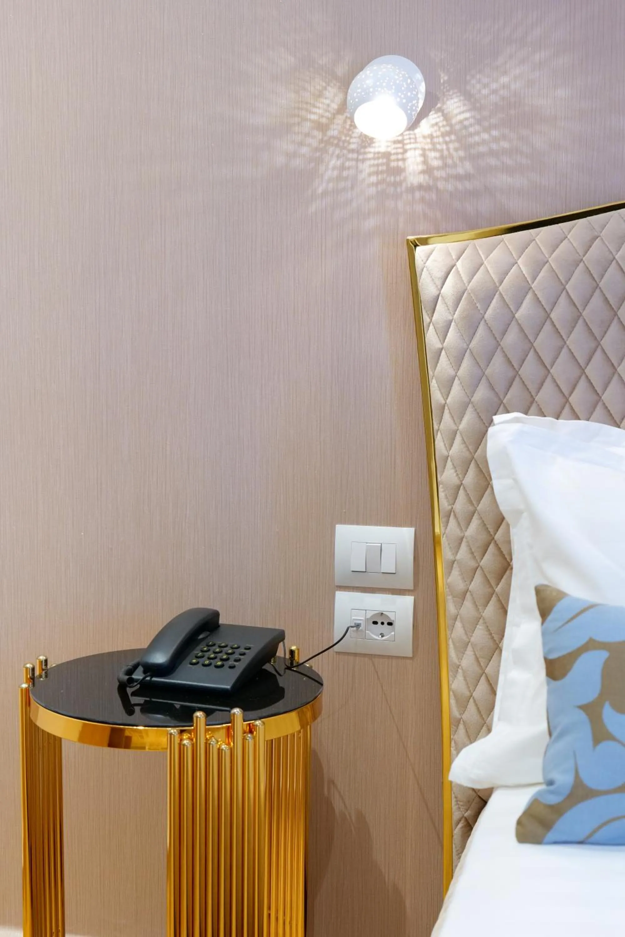 Meeting/conference room, Bed in Bora Bora Hotel Ksamil