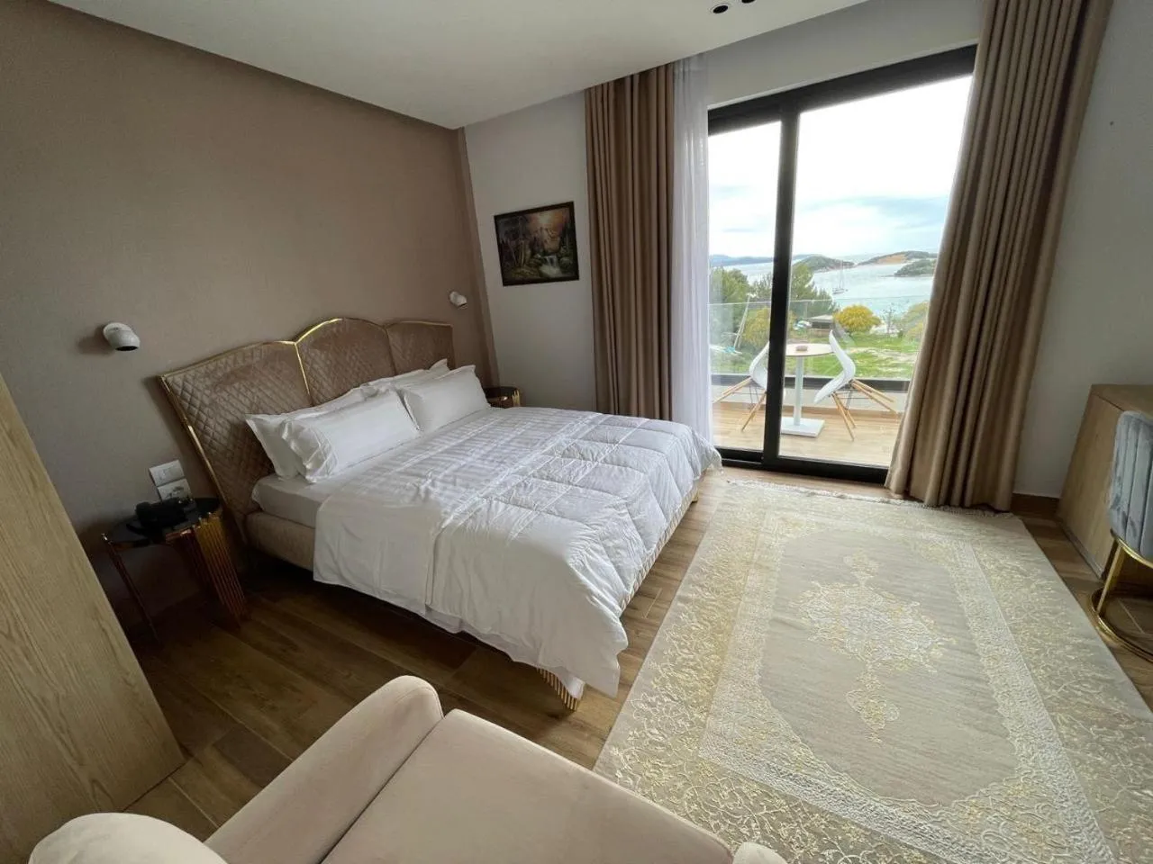 Bed in Bora Bora Hotel Ksamil