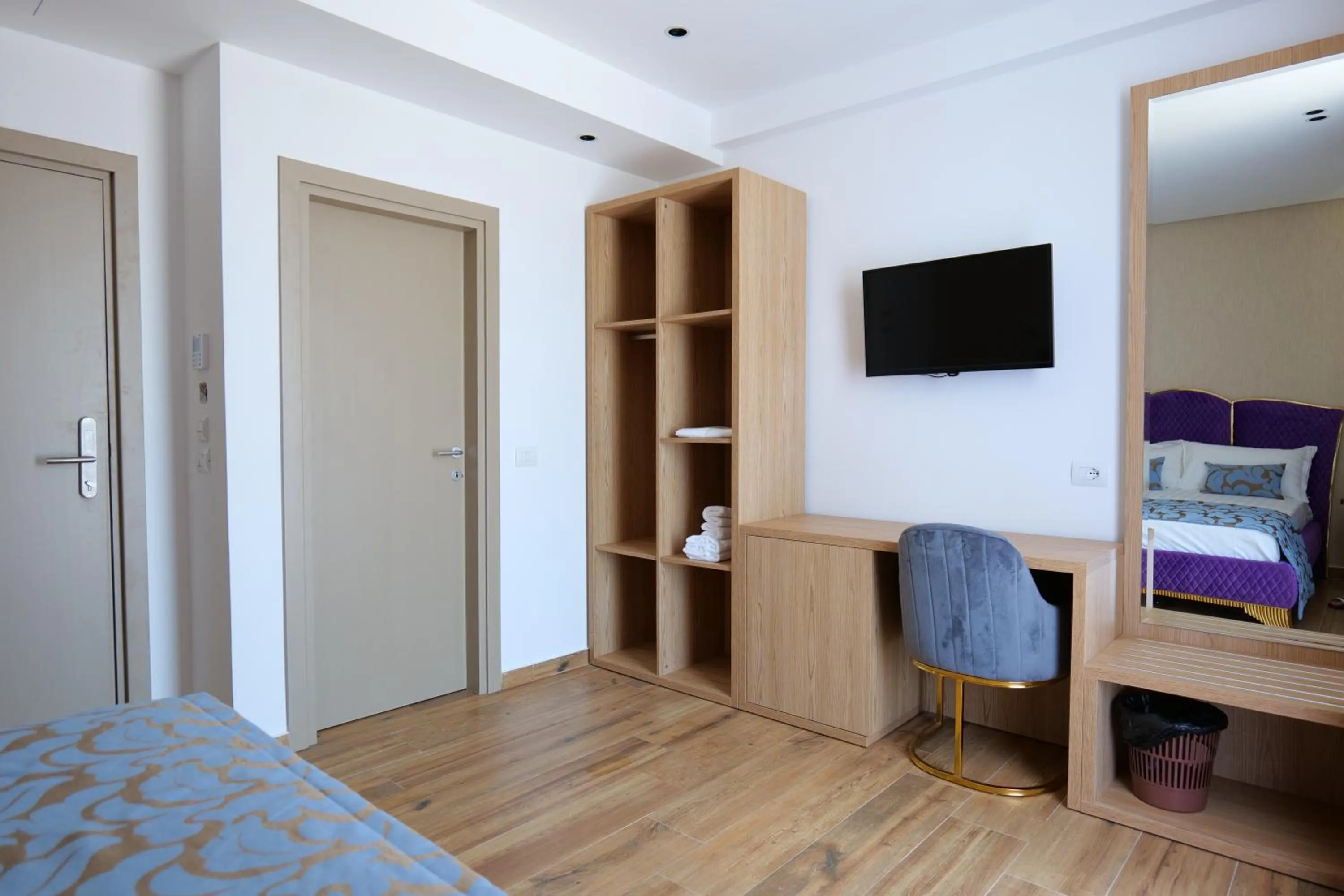 Living room, Bed in Bora Bora Hotel Ksamil