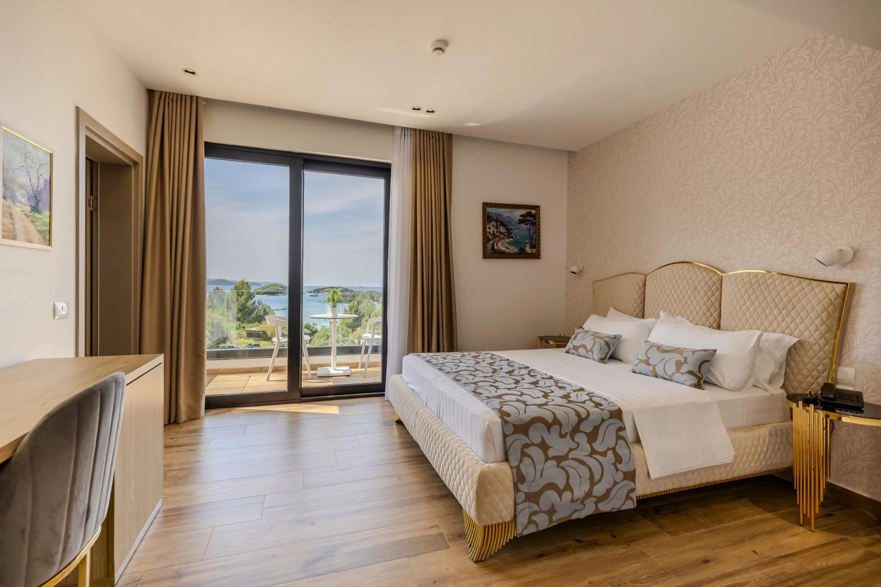 Bed in Bora Bora Hotel Ksamil