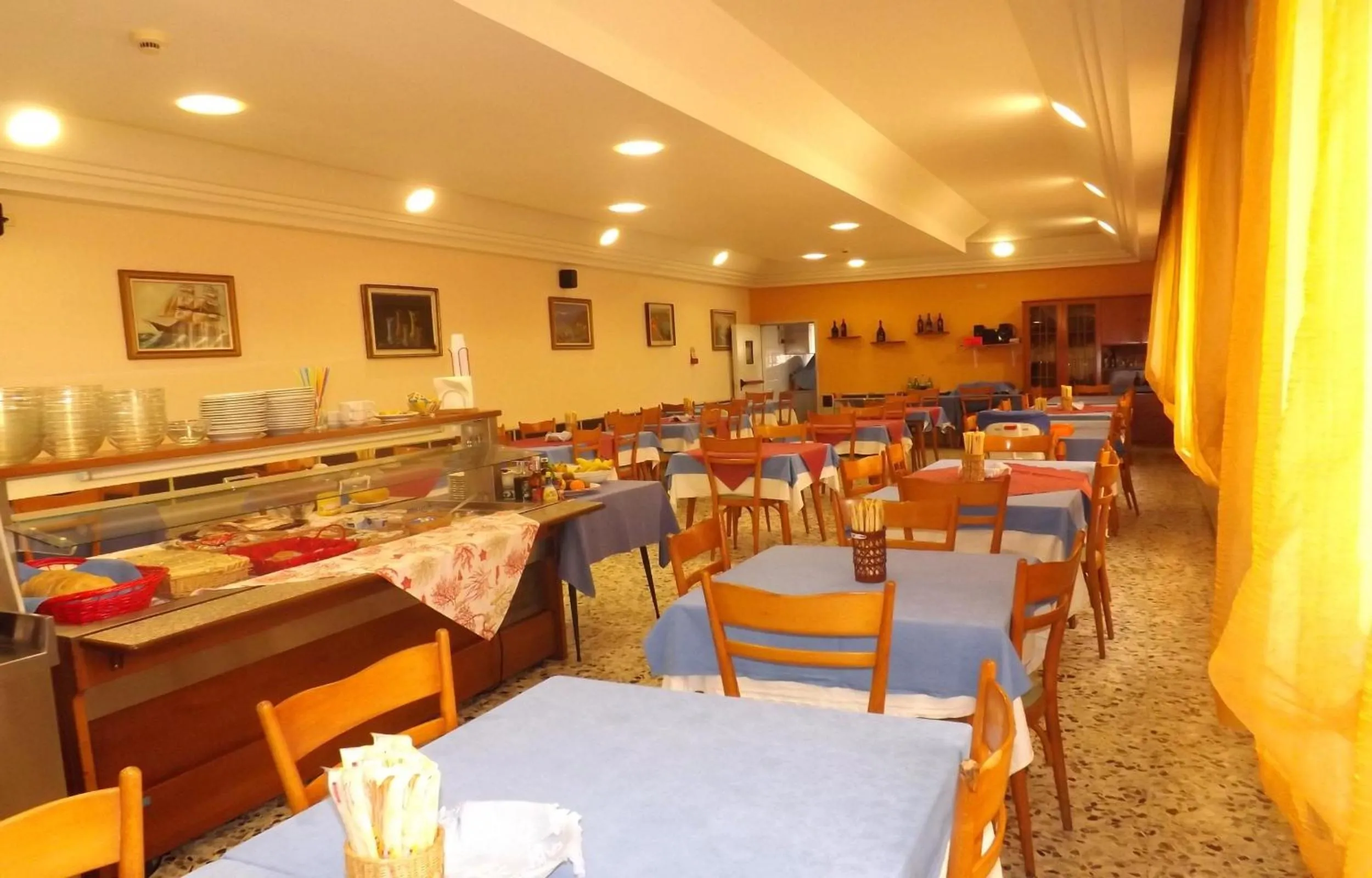 Restaurant/places to eat in Hotel La Vela