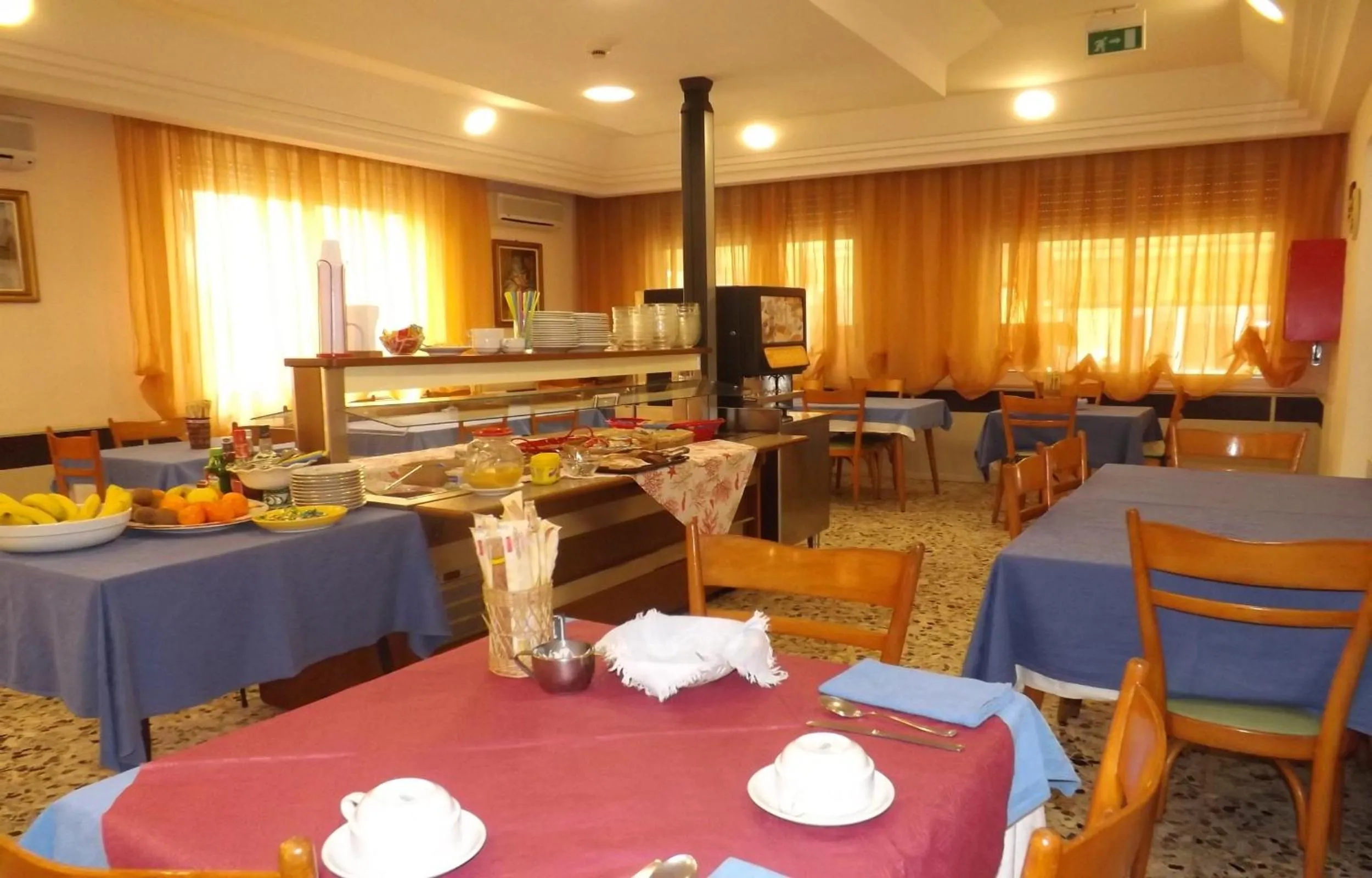 Restaurant/places to eat in Hotel La Vela