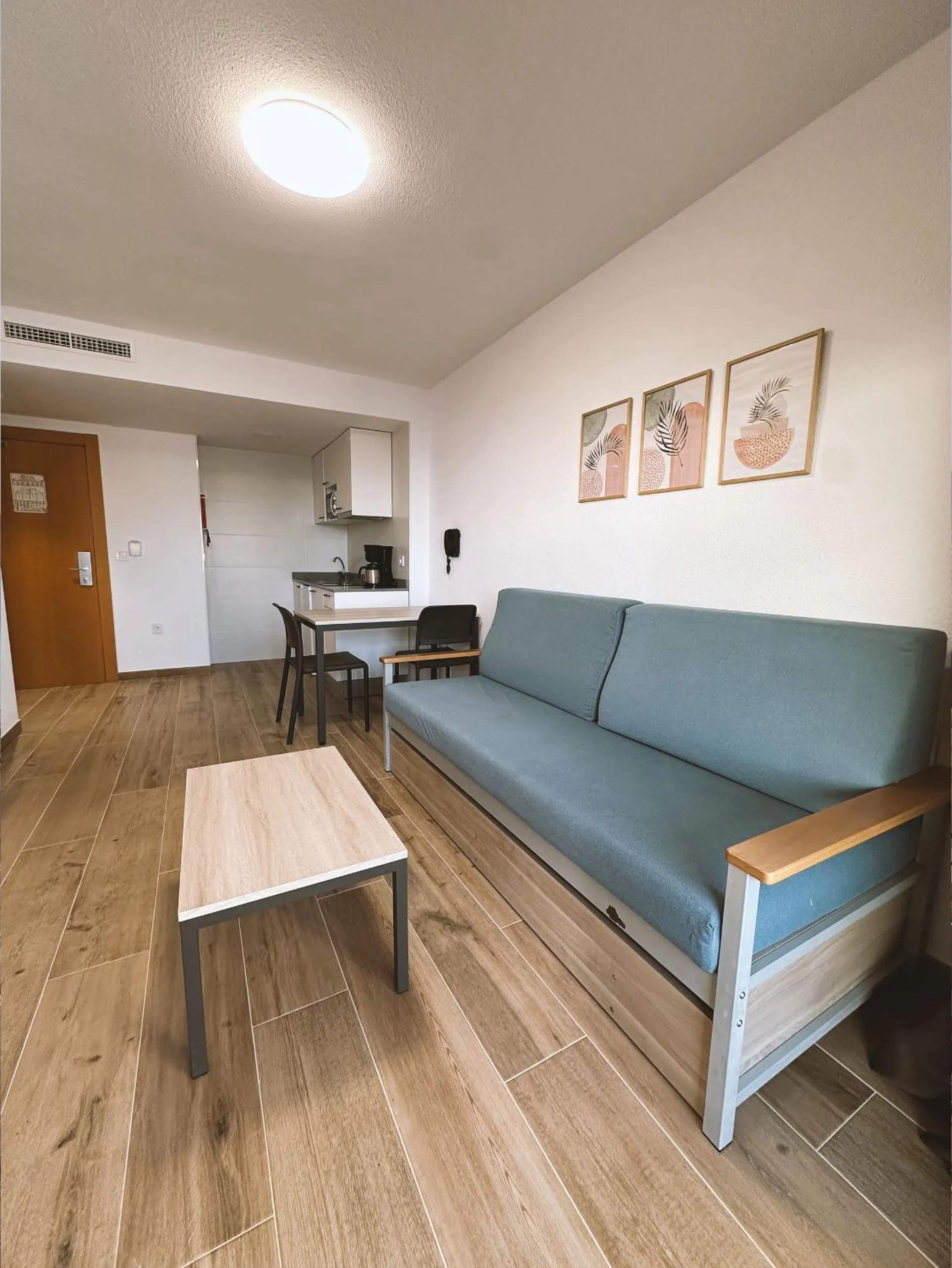 Kitchen or kitchenette in Apartamentos La Era Park